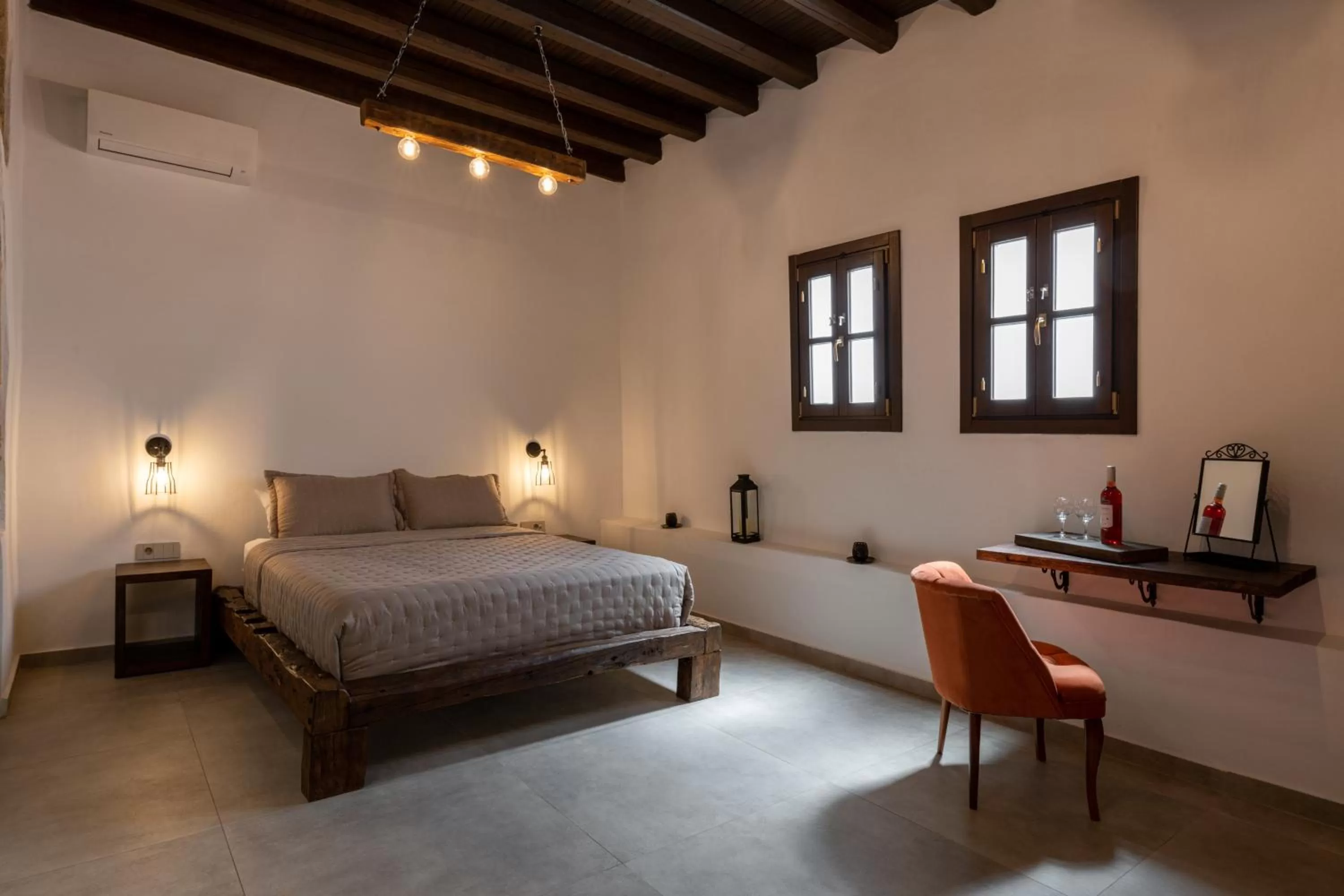 Bedroom, Bed in Ancient Knights Luxury Suites