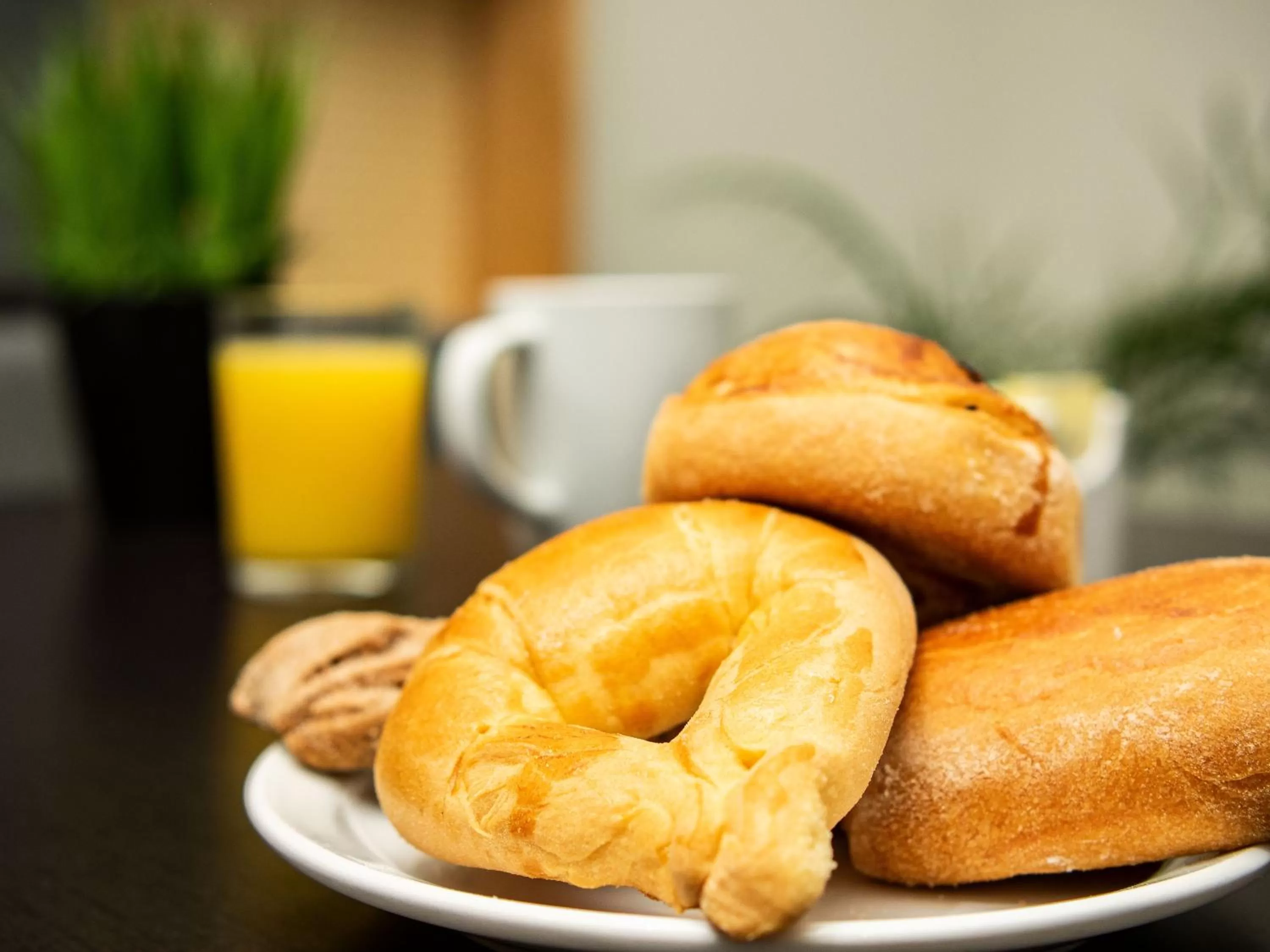 Hotel Mesaluna Near American Consulate