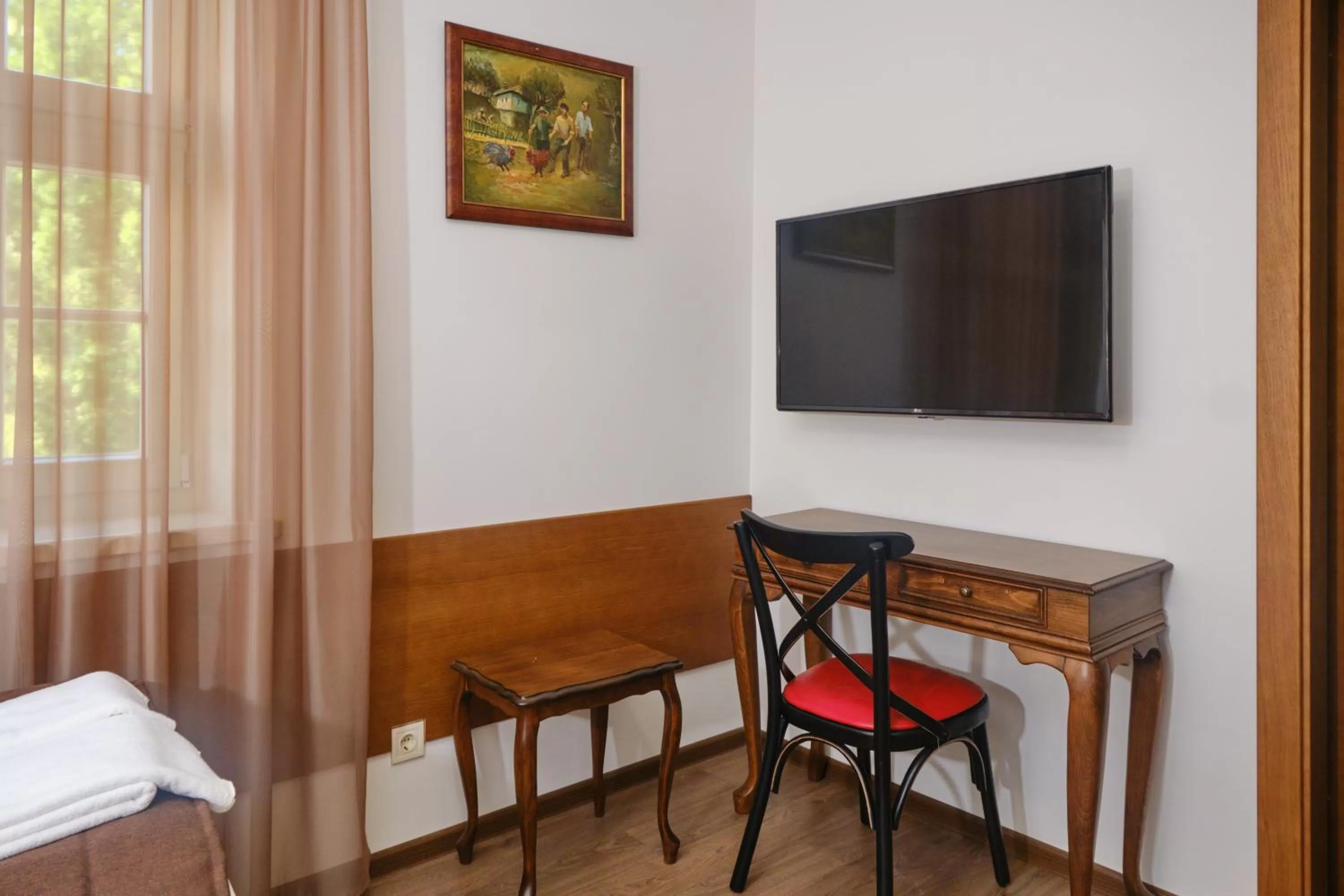 Communal lounge/ TV room, Bed in Hotel Splendid