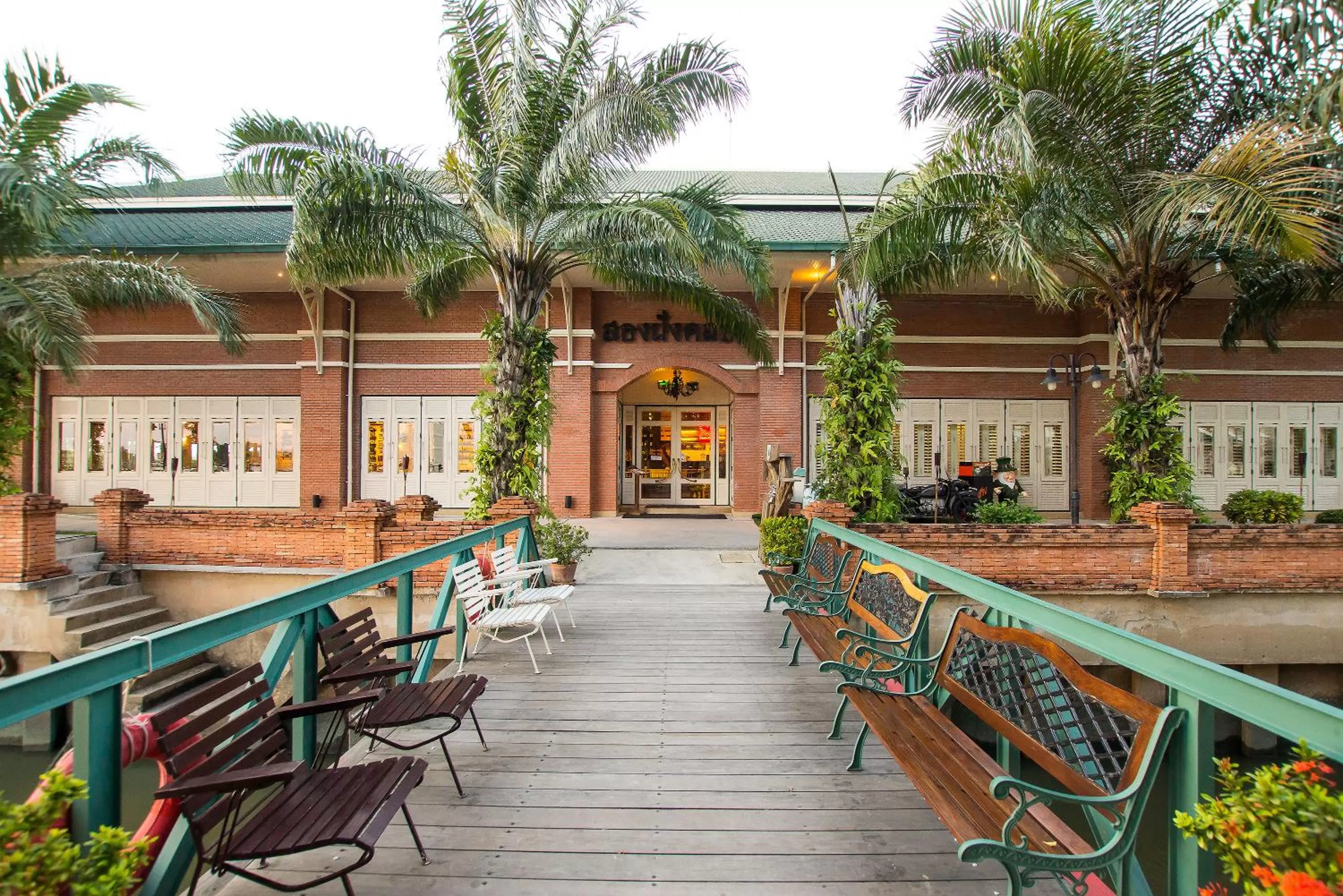 Restaurant/places to eat in Kalanan Riverside Resort