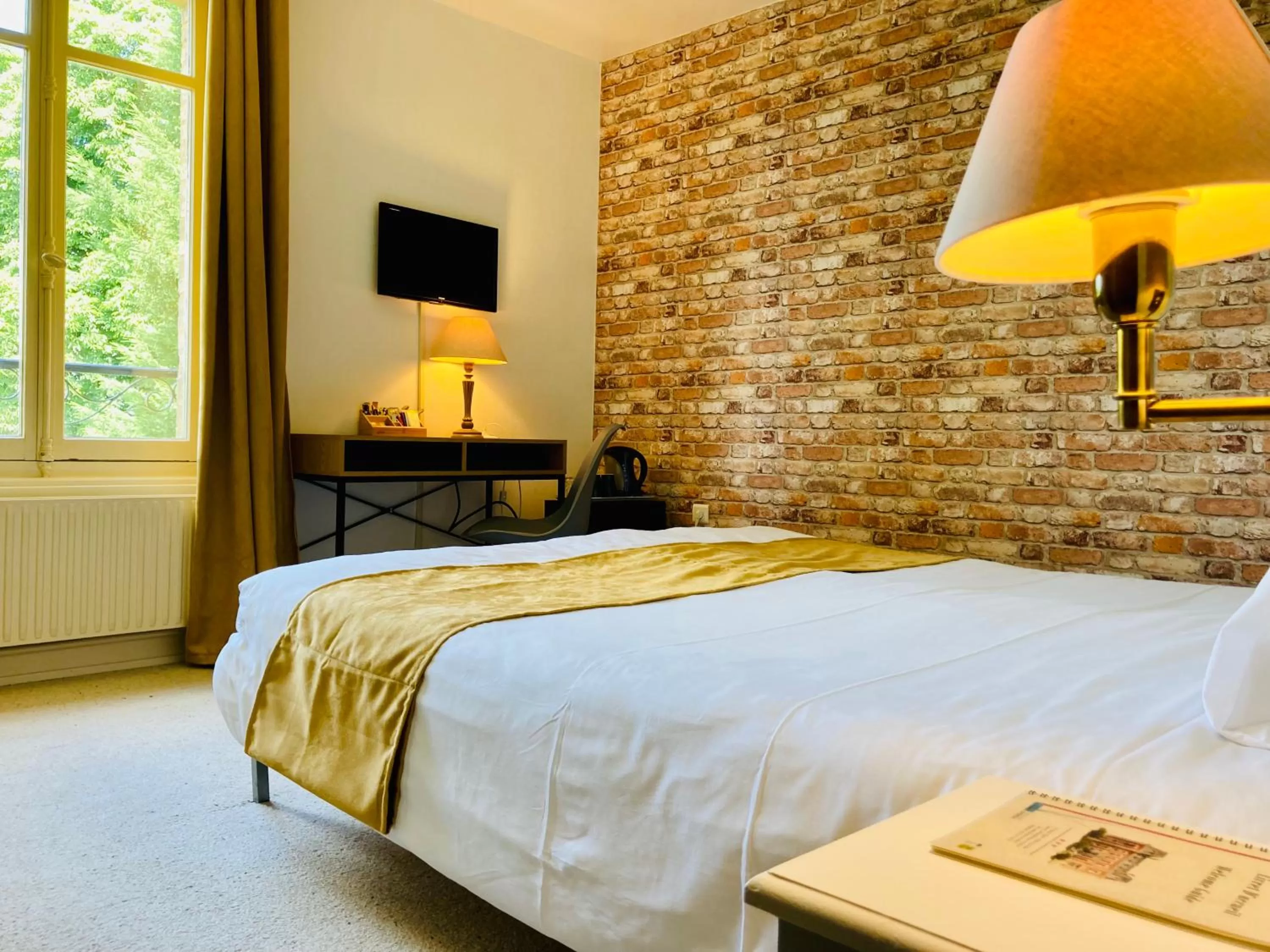 Photo of the whole room, Bed in Château Corneille