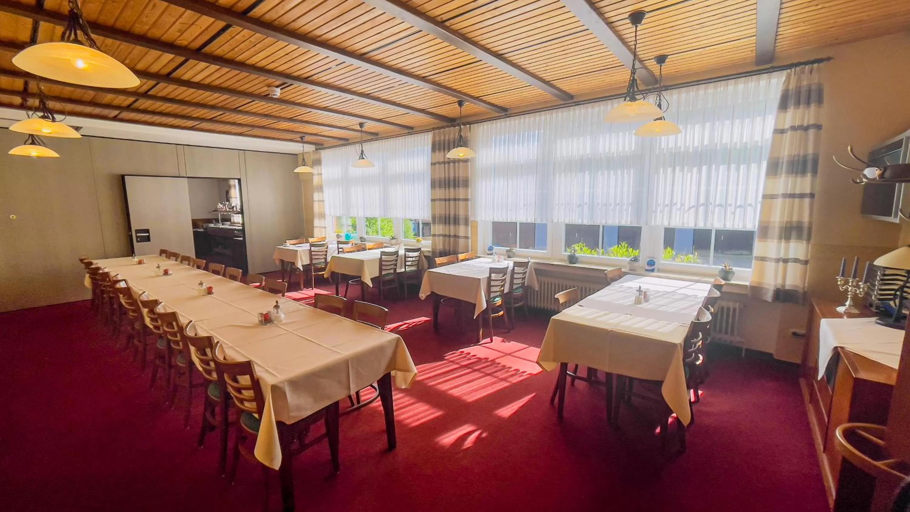 Restaurant/places to eat in Hotel Schnehagen