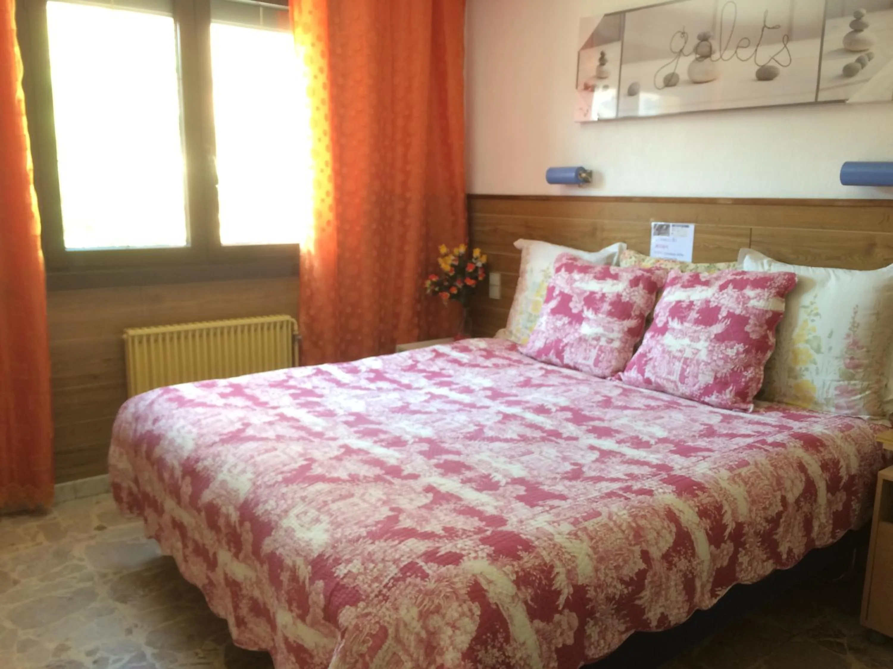 Bed in Hotel Paris Star