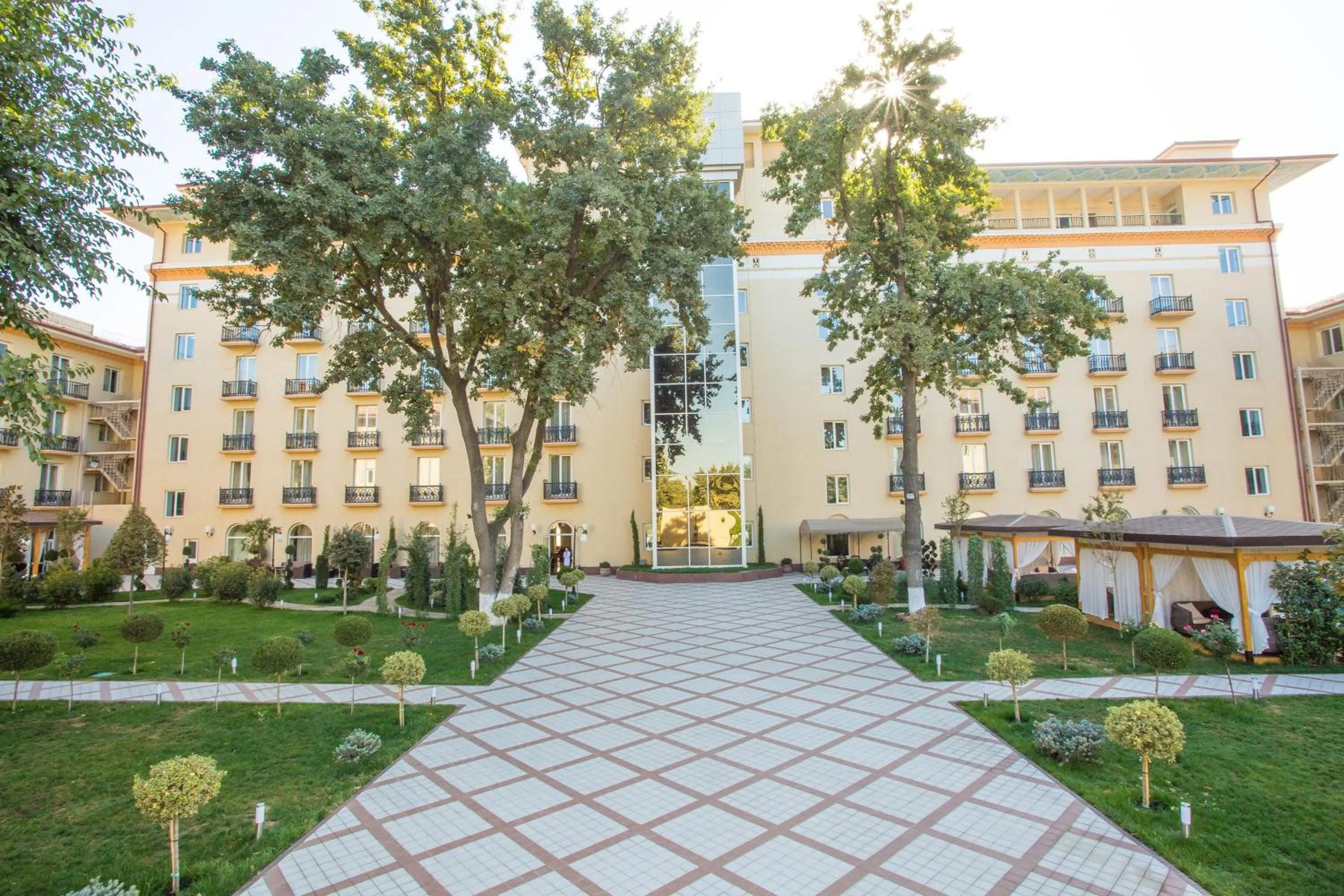Garden in LOTTE City Hotels Tashkent Palace