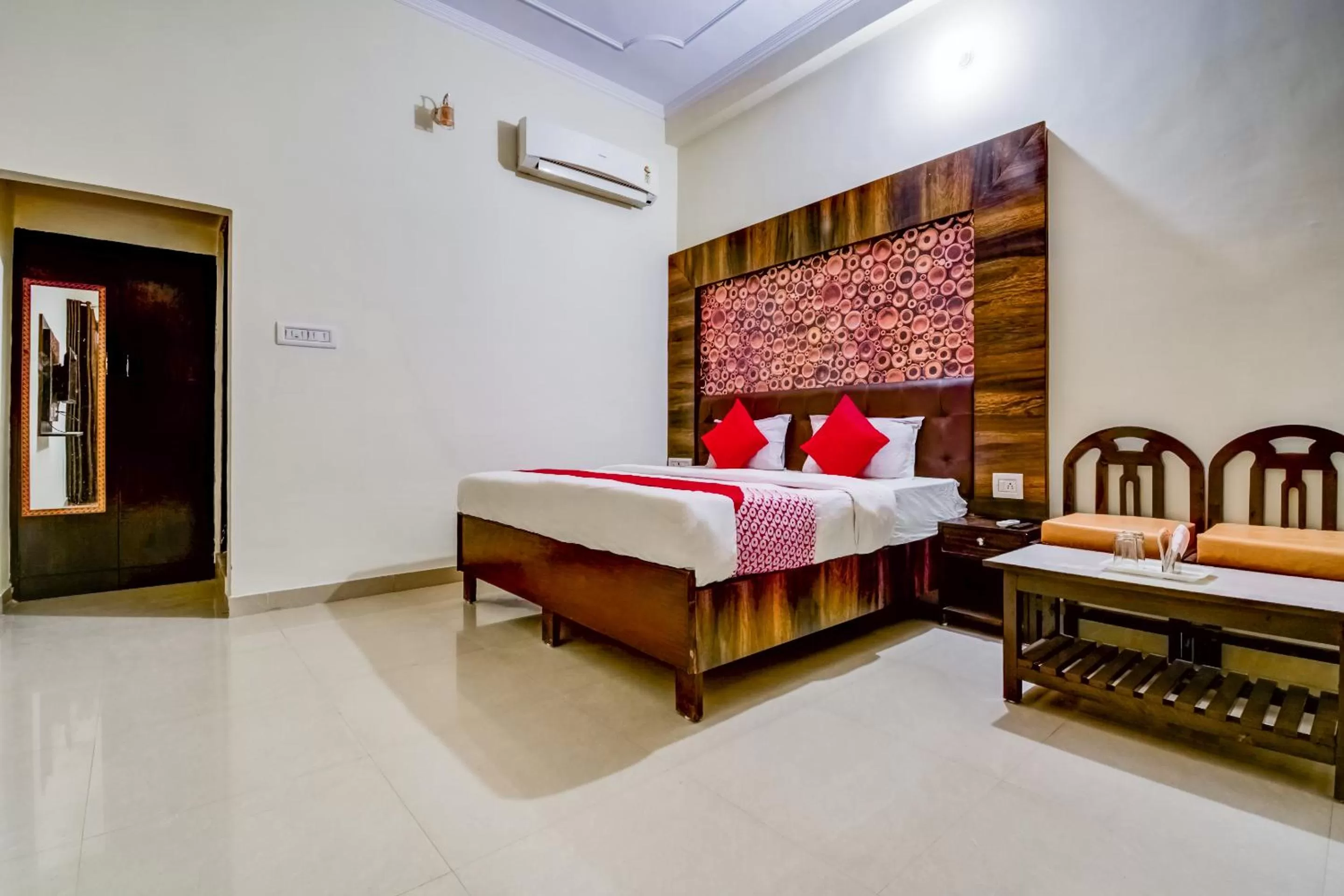 Bed in Hotel Saif Ranthambhore