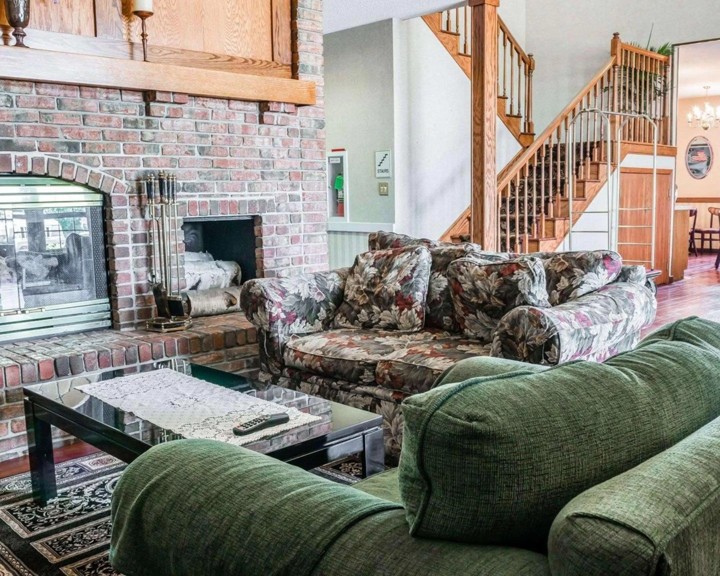 Lobby or reception in Econo Lodge & Suites Grand Rapids Airport