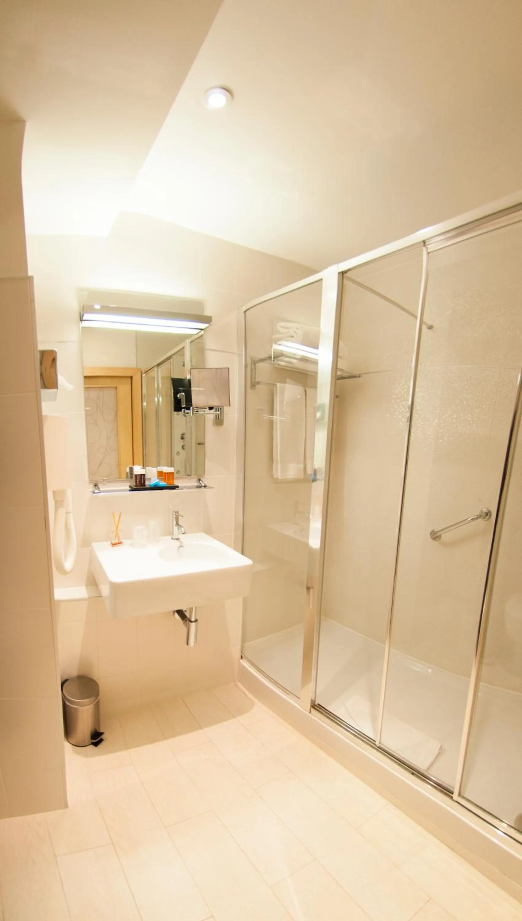 Shower in Hôtel Montaigne & Spa - Cannes Centre