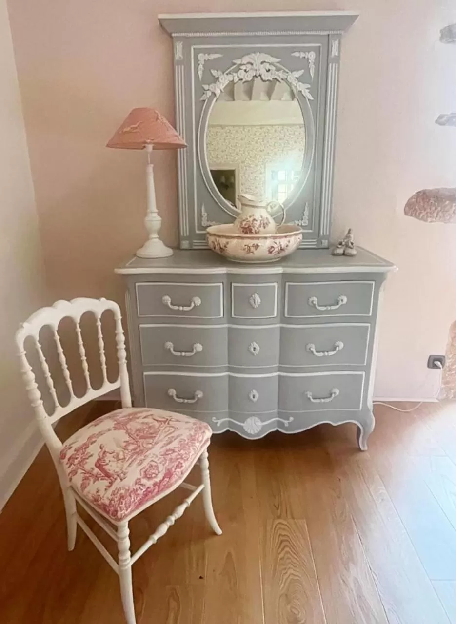 Photo of the whole room, Seating Area in La Rochelière