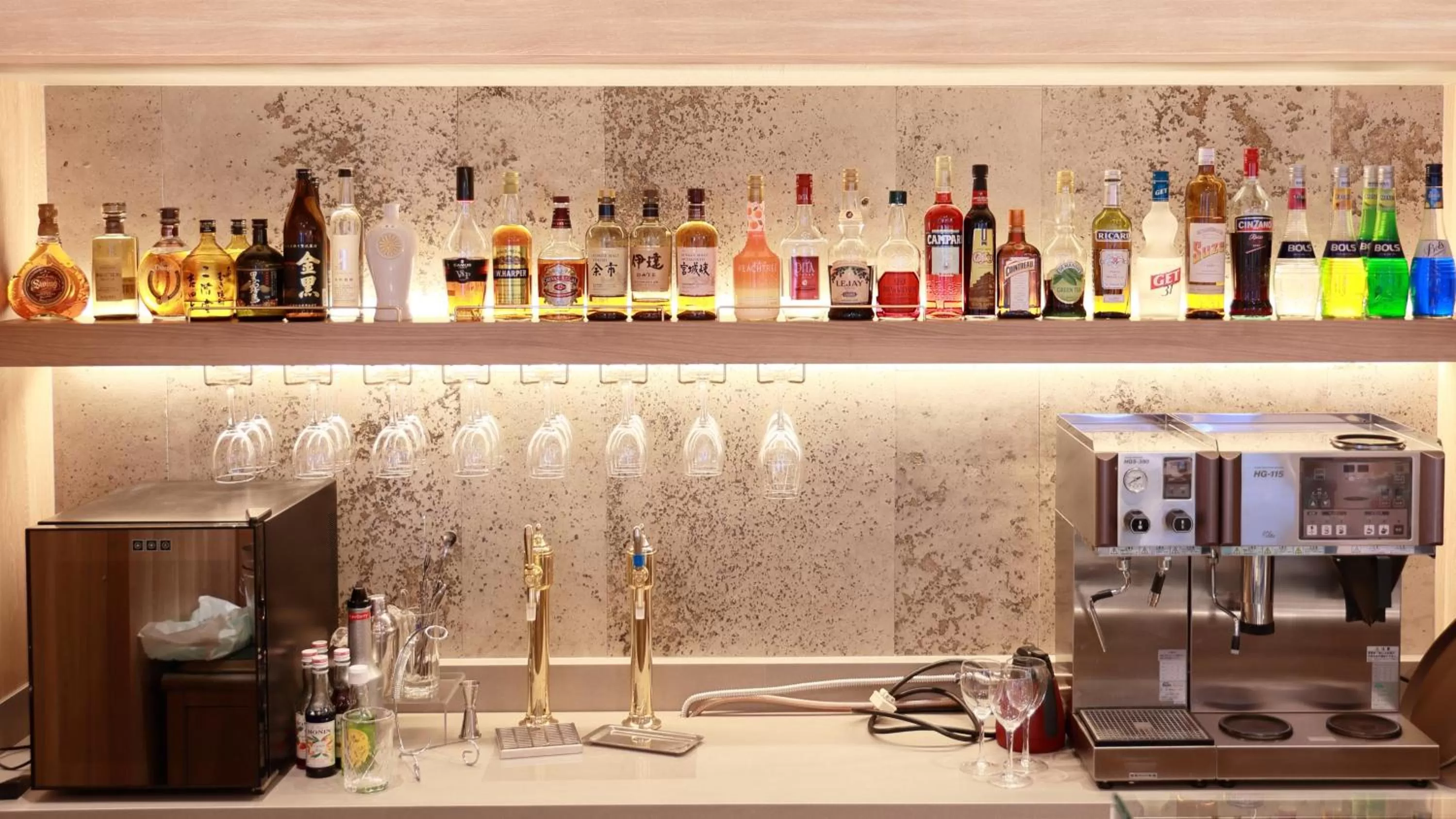 Lounge or bar in ANA Holiday Inn Sendai by IHG