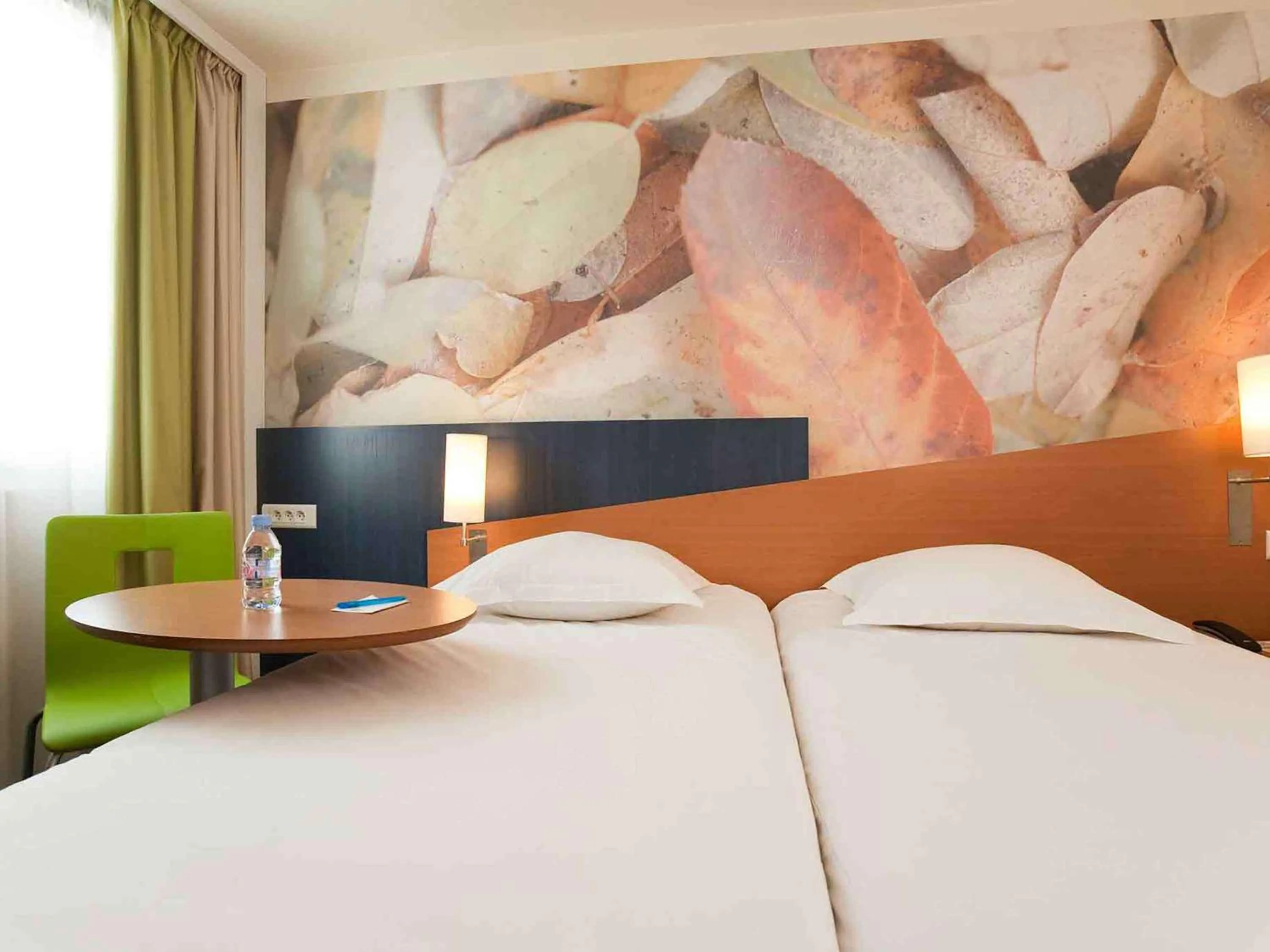 Photo of the whole room, Bed in ibis Styles Orléans