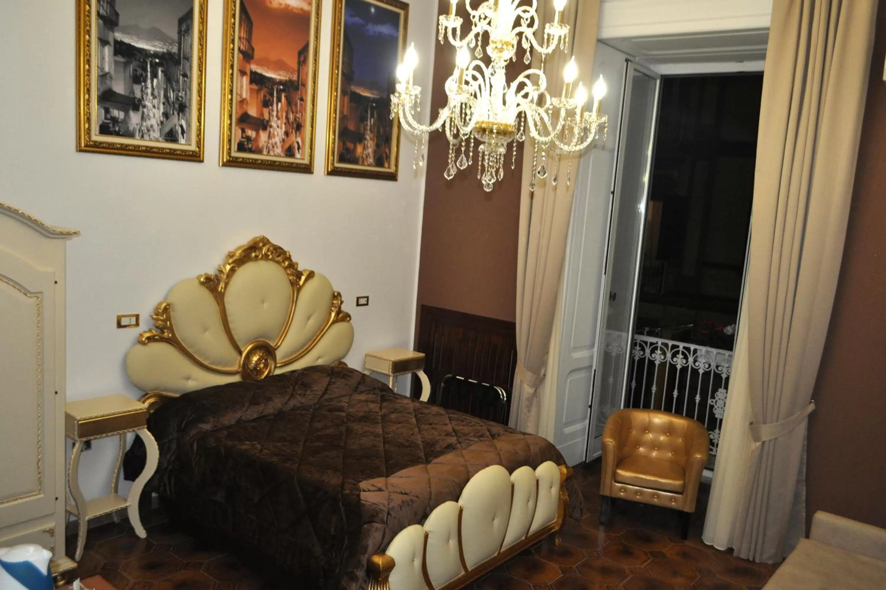 Bed in Hotel des Artistes