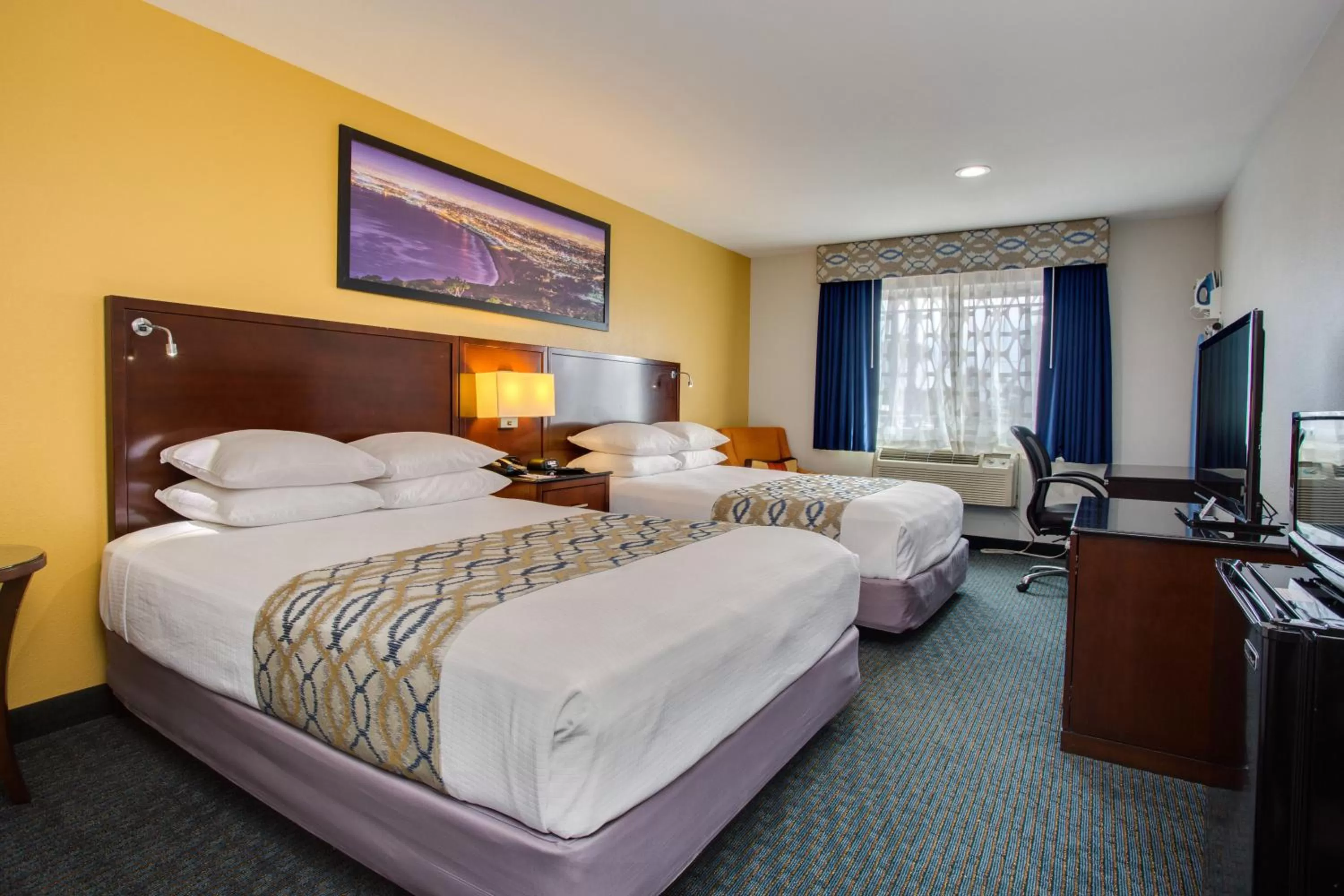 Bed in SureStay Plus Hotel by Best Western Chula Vista West