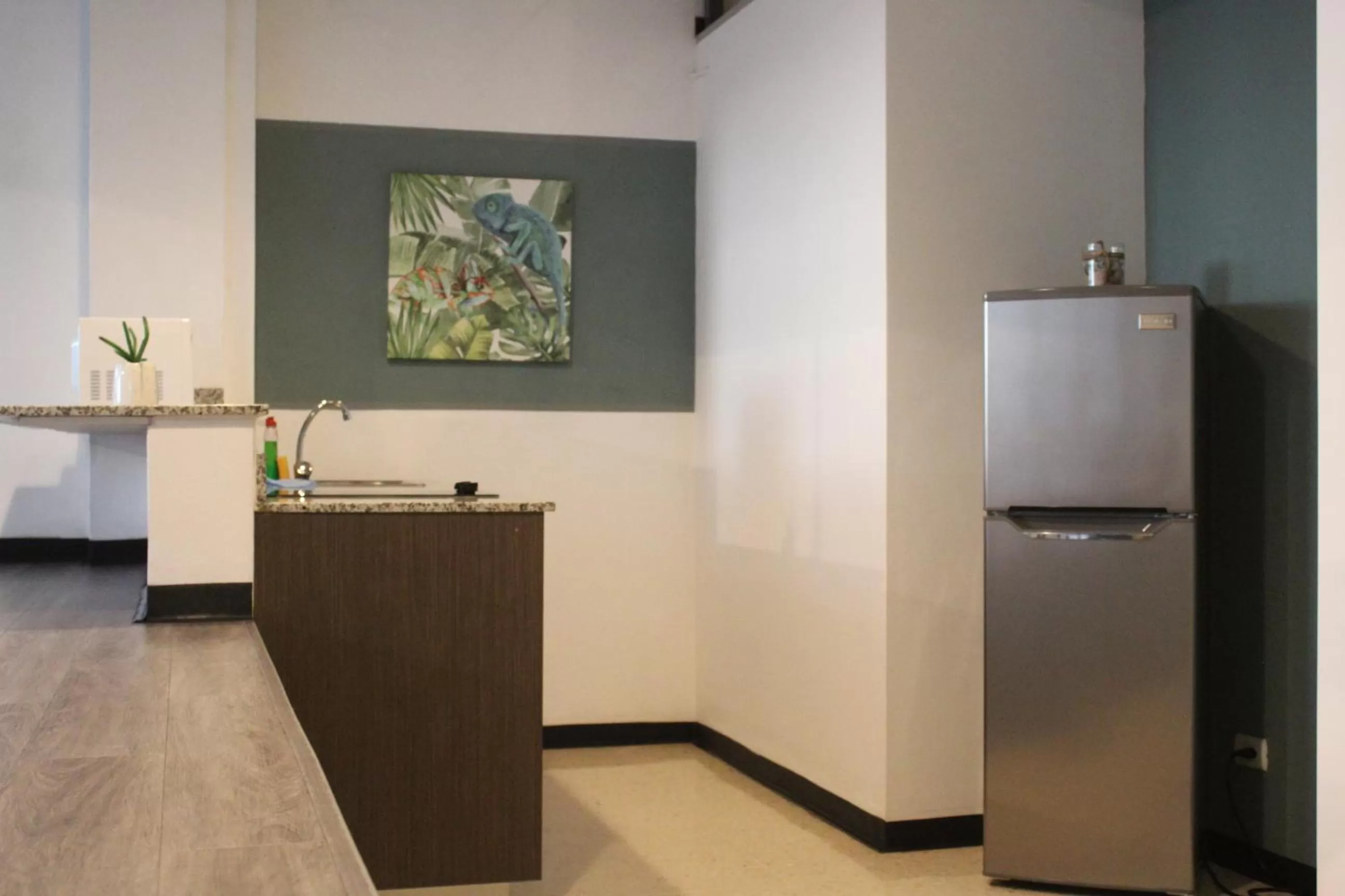 Kitchen/Kitchenette in Cando Living Apartments in Central Avenue