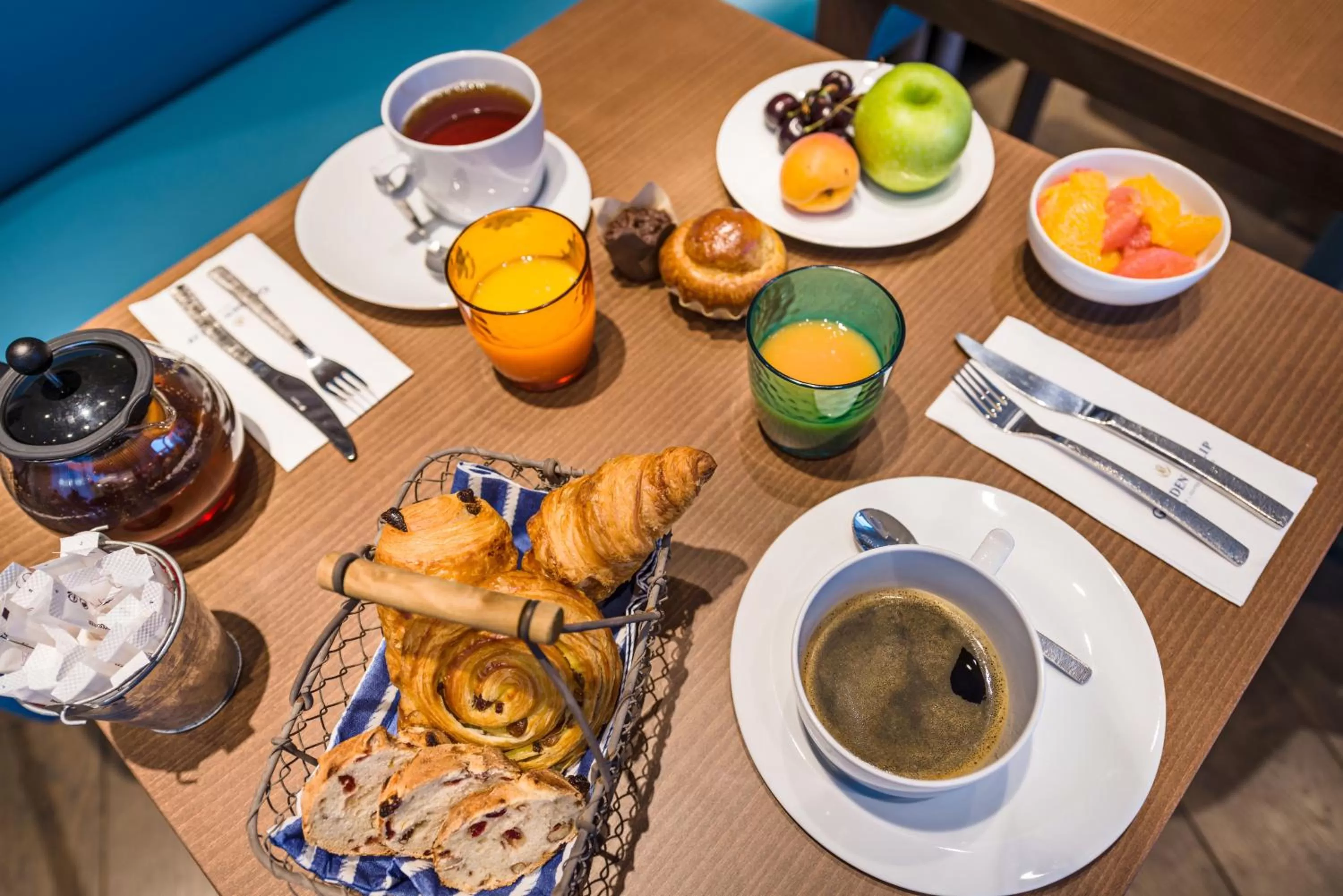 Restaurant/places to eat in Golden Tulip Marseille Euromed