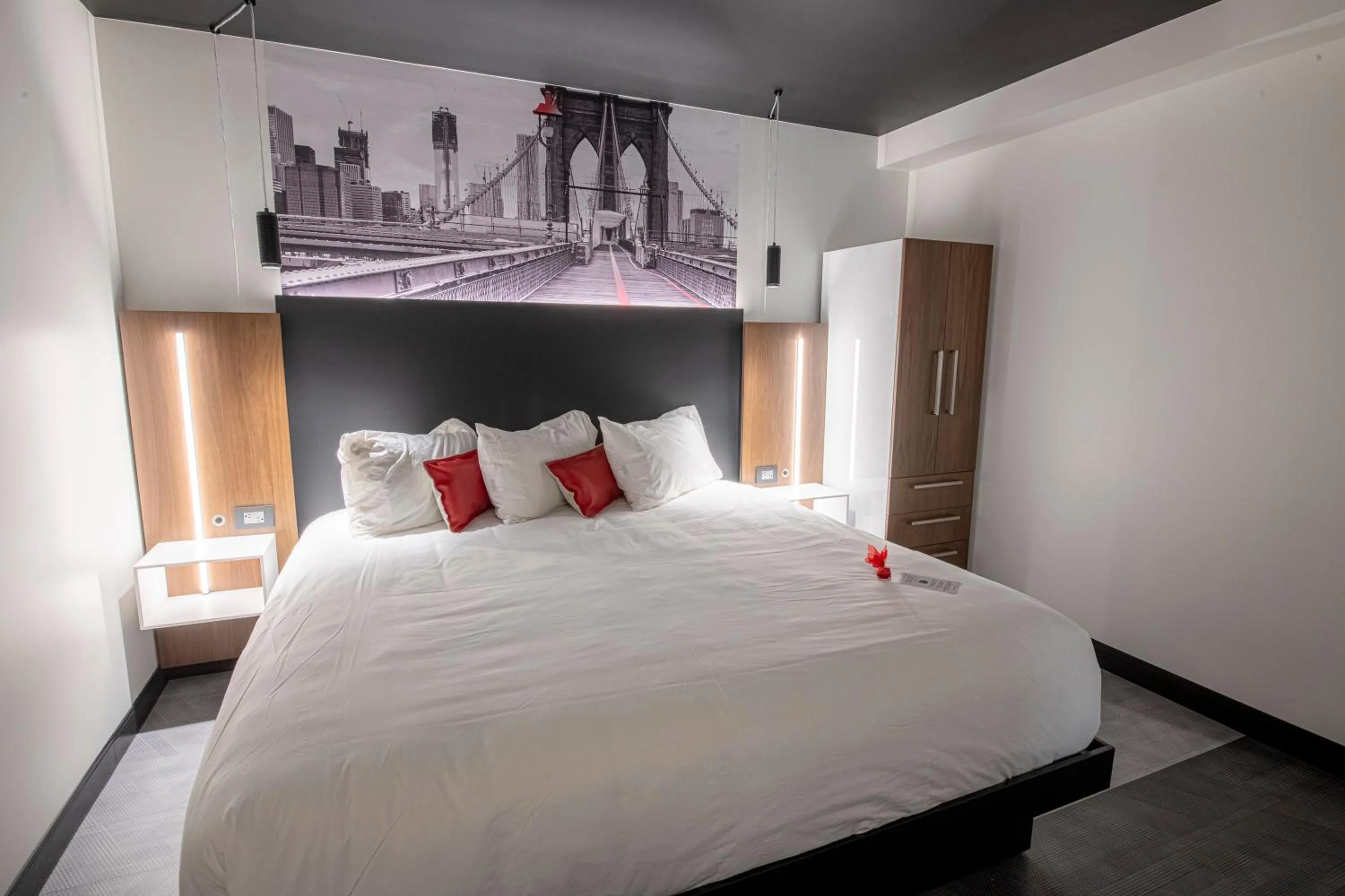 Bed in Grand Times Hotel – Aeroport de Quebec