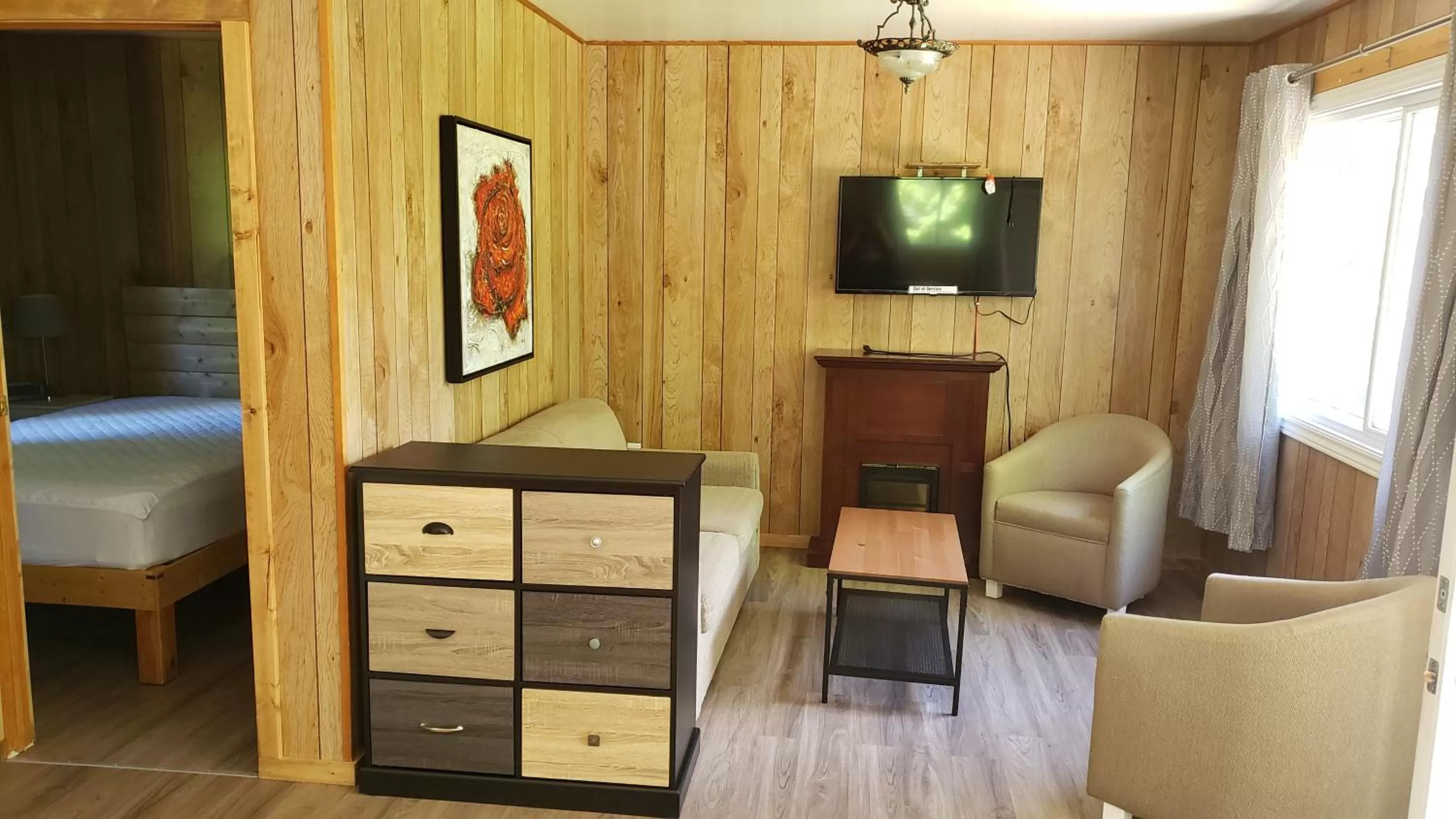 Living room in Parkway Cottage Resort and Trading Post