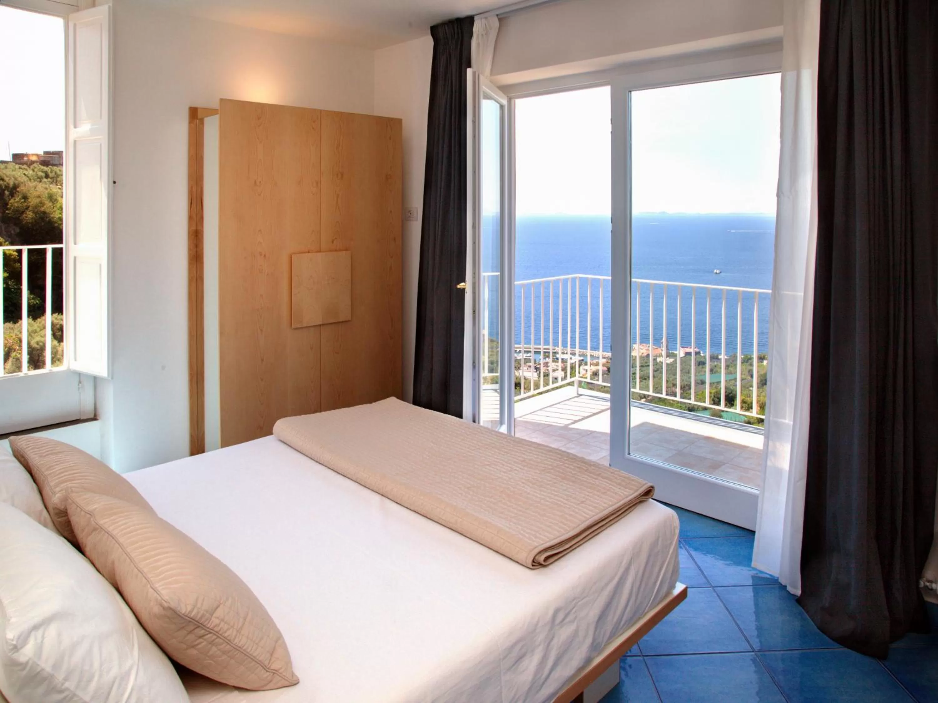 Photo of the whole room, Bed in Antonio Massa Lubrense