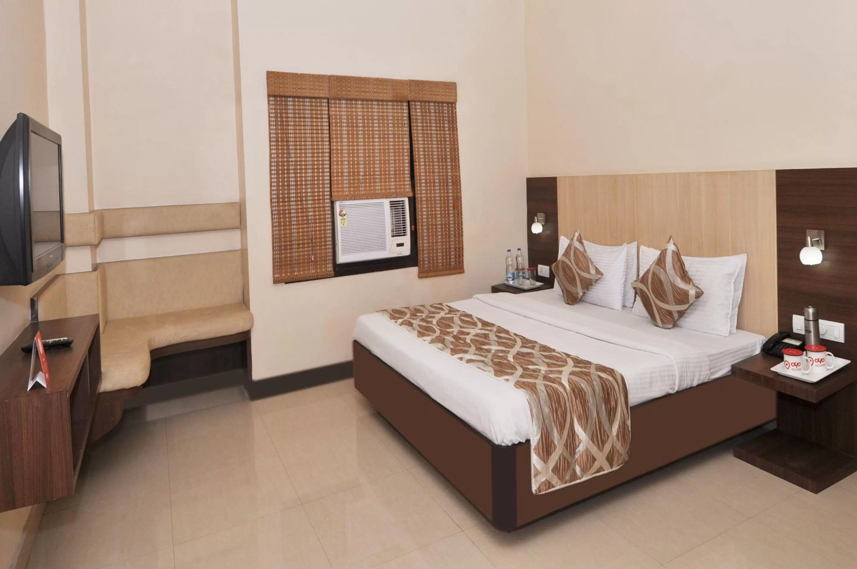 Bedroom, Bed in Sivamurugan Hotels