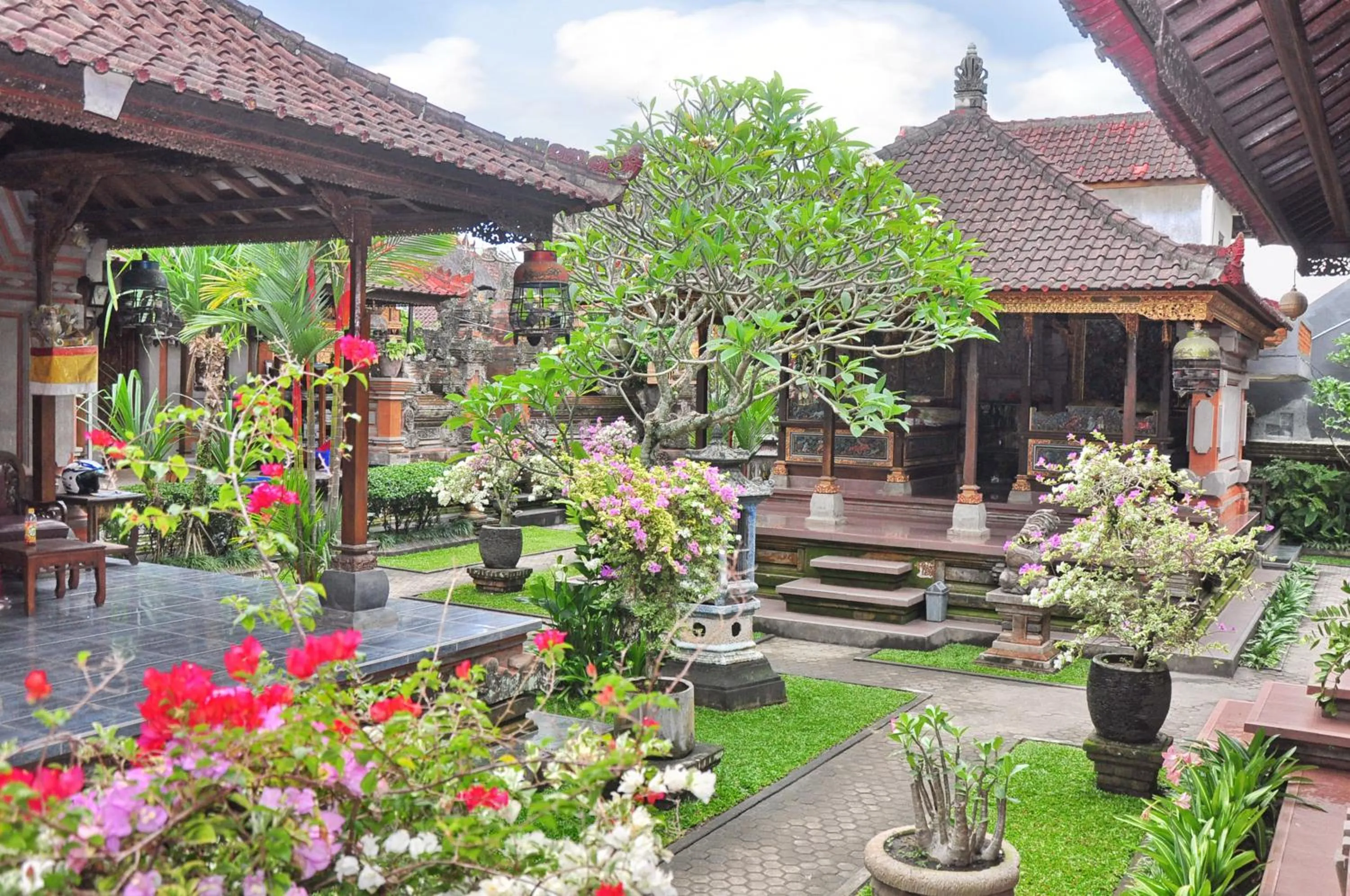 Facade/entrance in Nick's Homestay