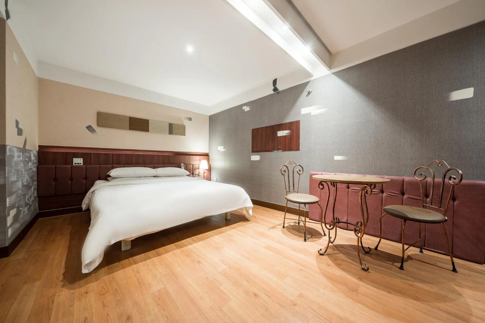 Bed in Friendly DH Naissance Hotel by Mindrum Group