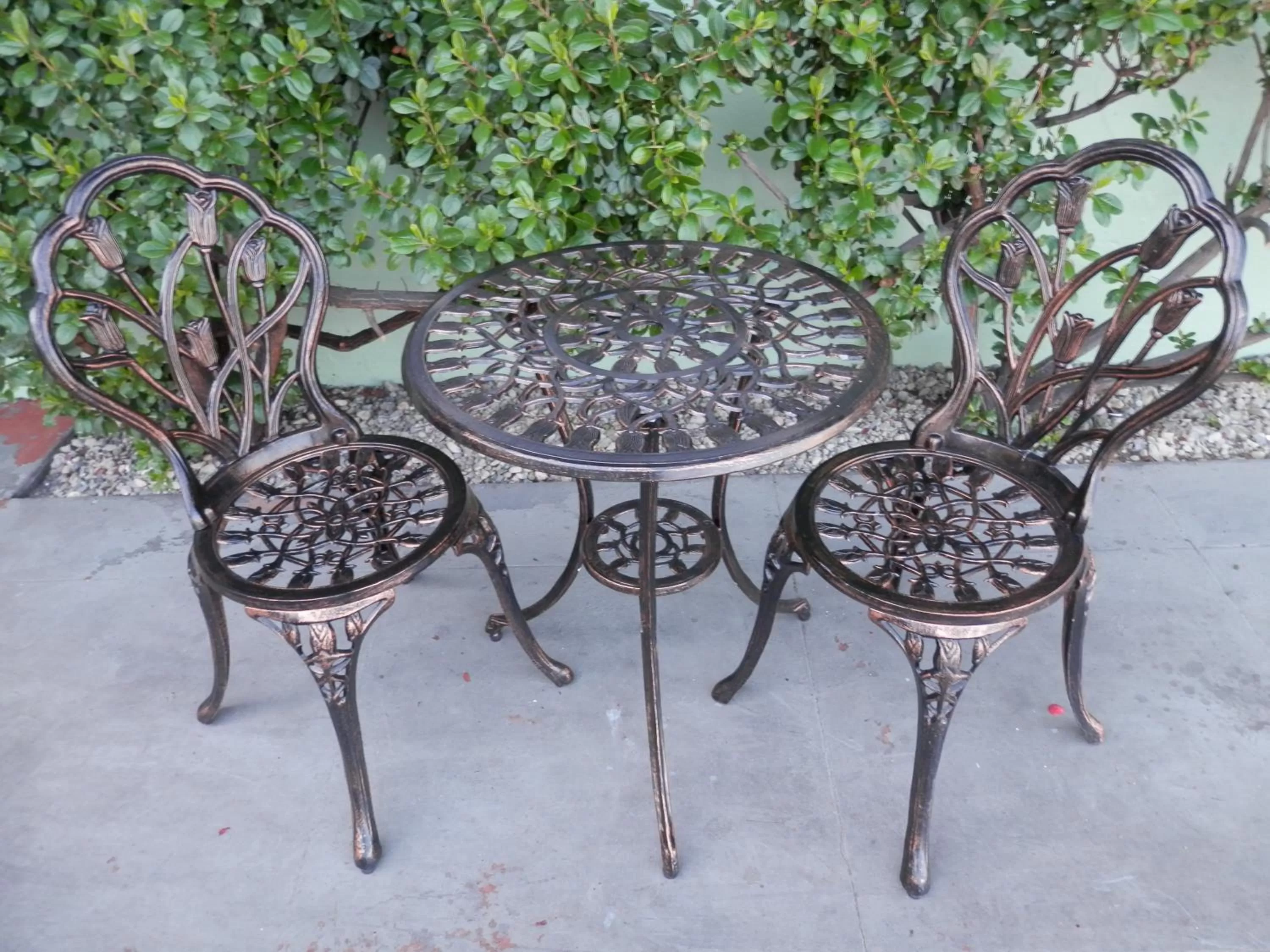 Seating area in Villa Franca Inn