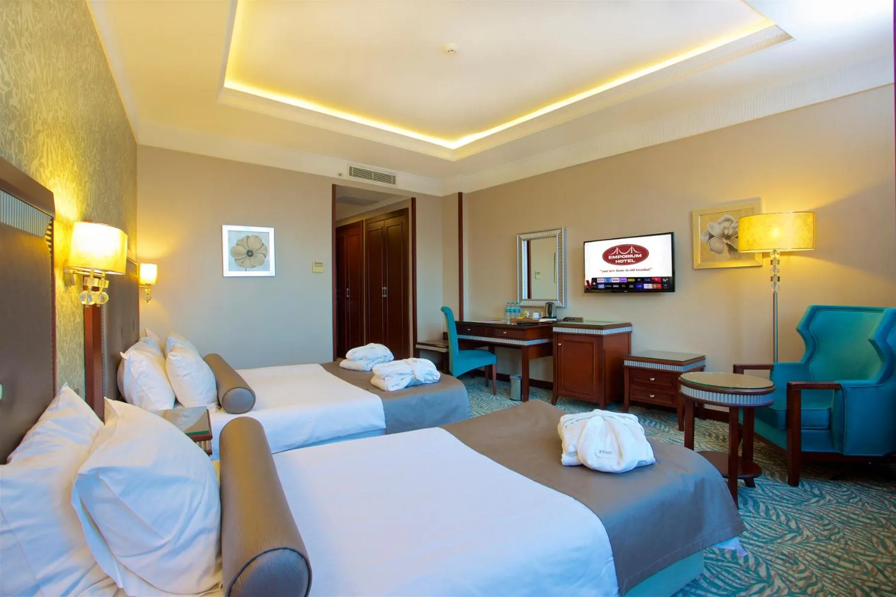 TV and multimedia, Bed in Emporium Hotel