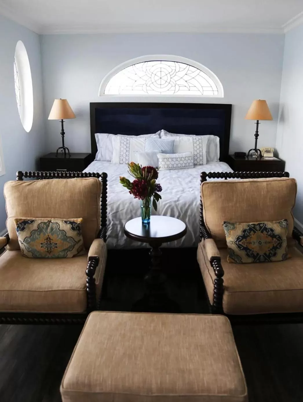 Guests, Bed in Hotel Breakers