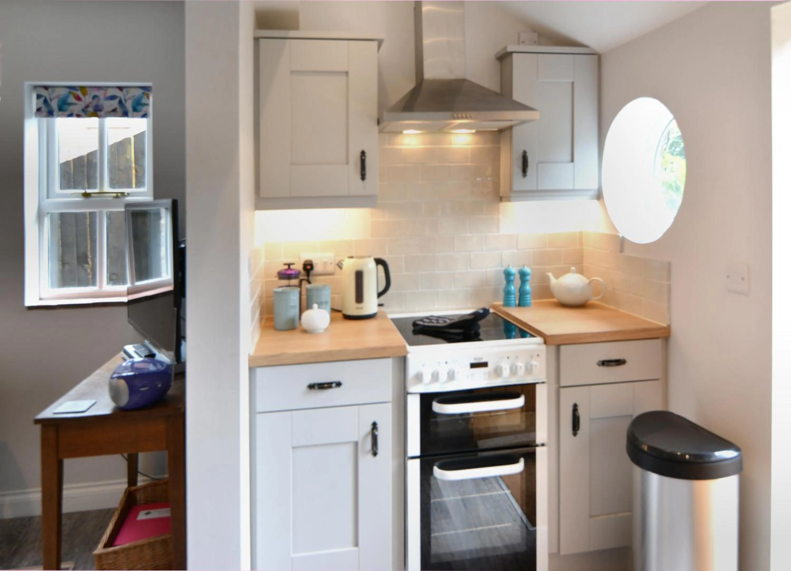 Kitchen or kitchenette in Pine Tree Lodge, Bridgnorth