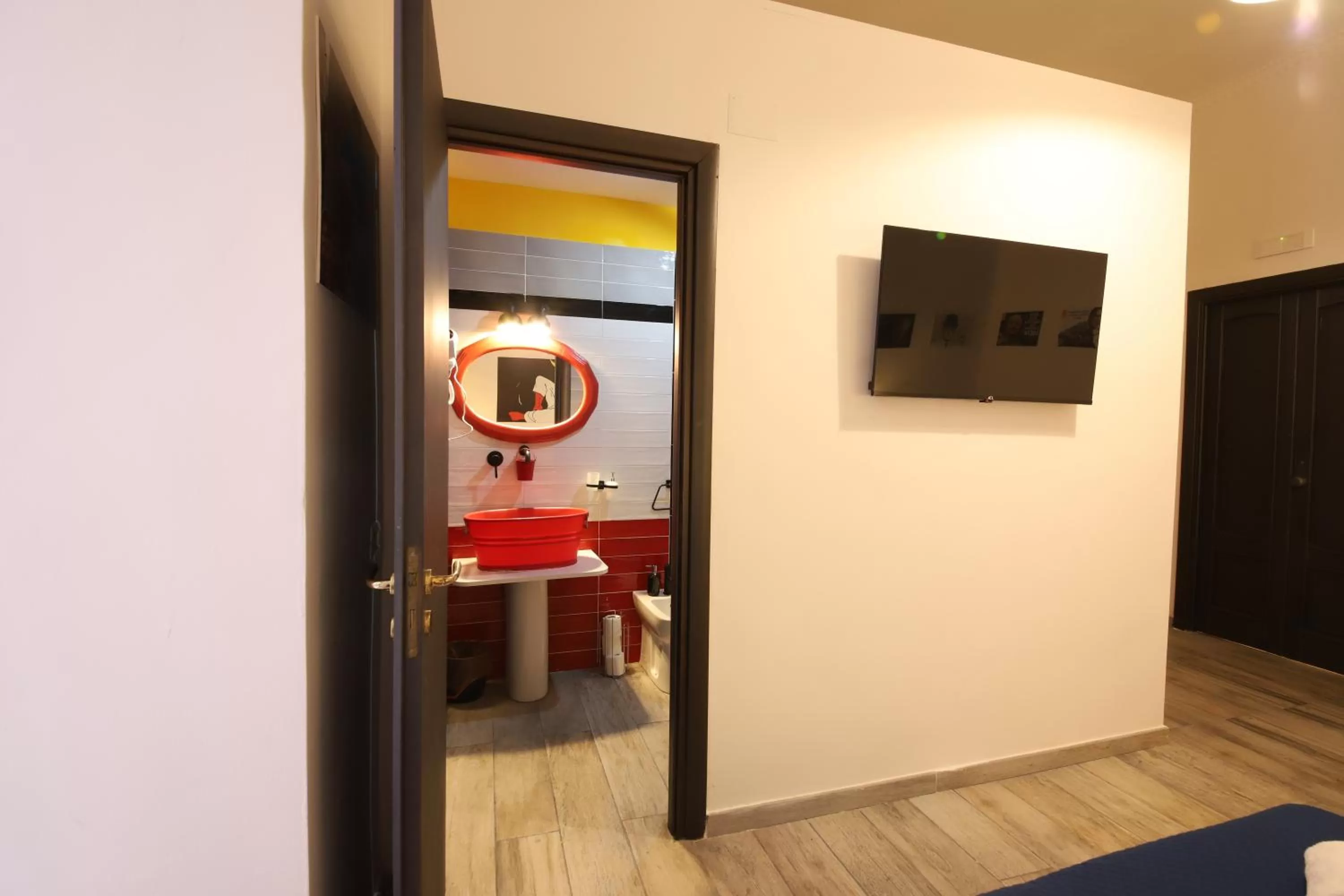 TV/Entertainment Center in casa interattiva Naples'Secrets