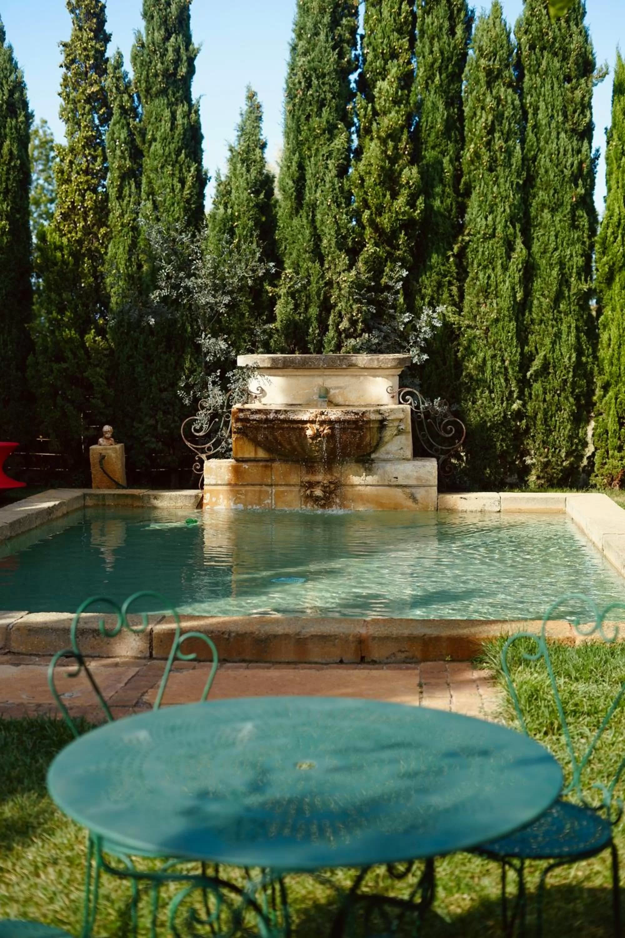 Property building, Swimming Pool in WAYA à Domaine Saint Domingue