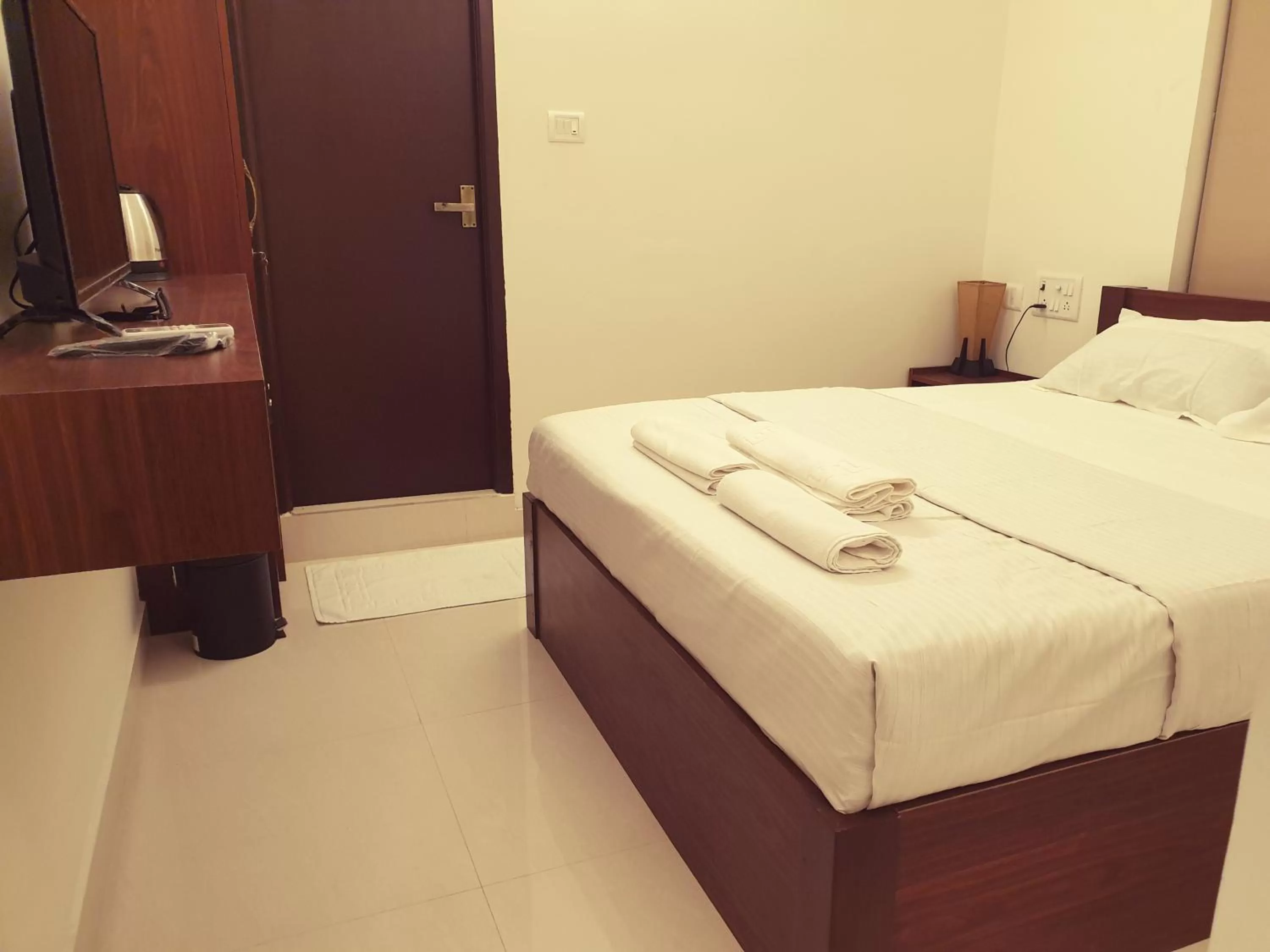 Bedroom, Bed in Chippy Inn