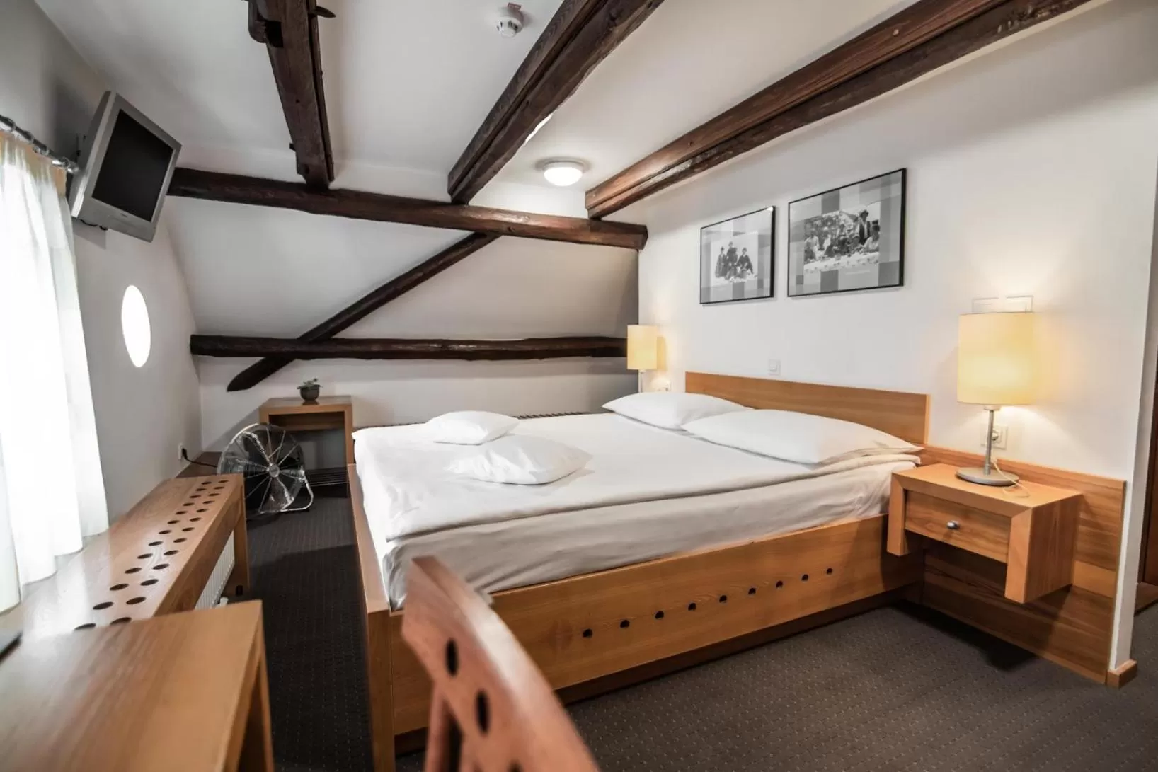 Bed in Hotel Dvor Jezersek Brnik