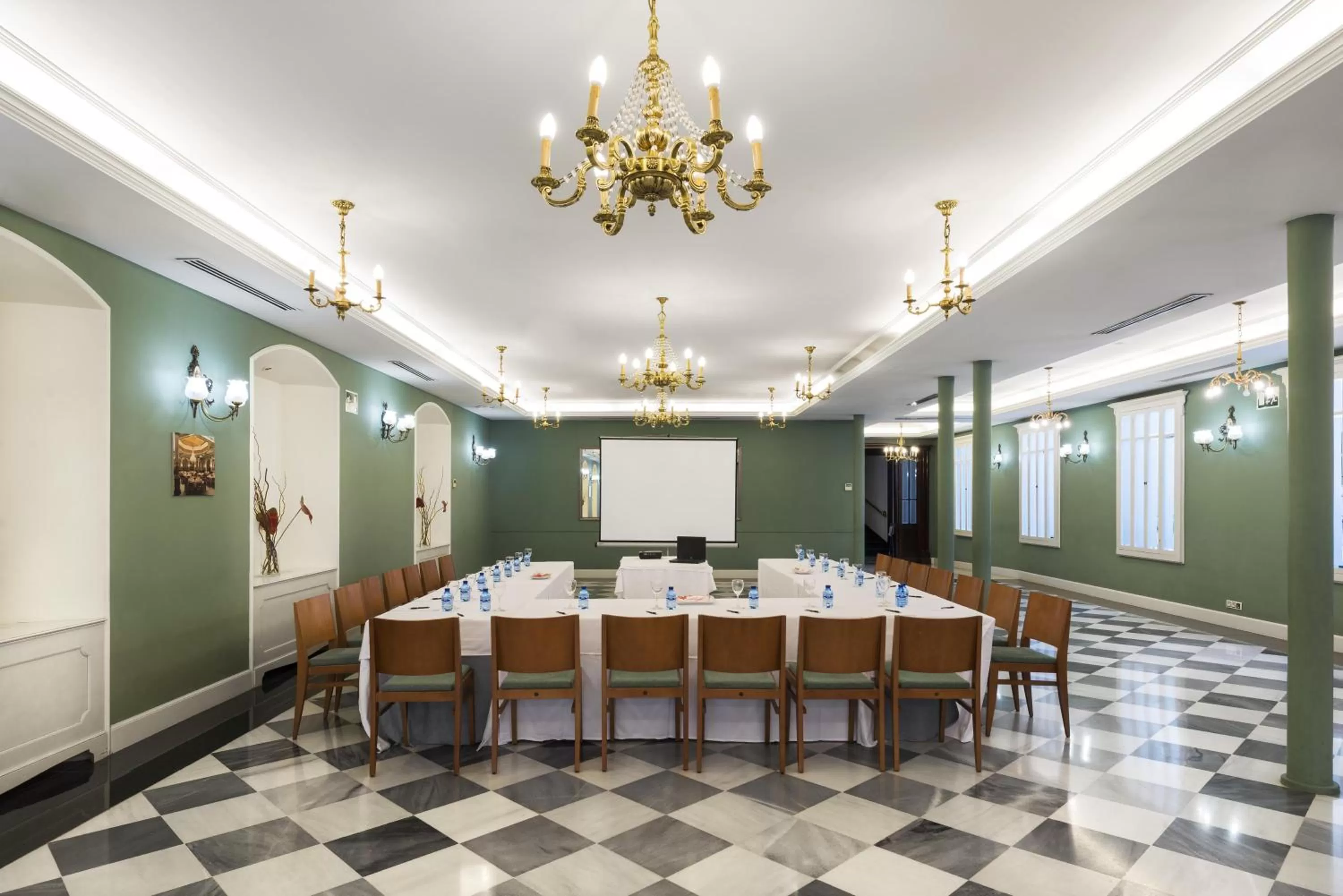 Business facilities in Oriente Atiram Hotel