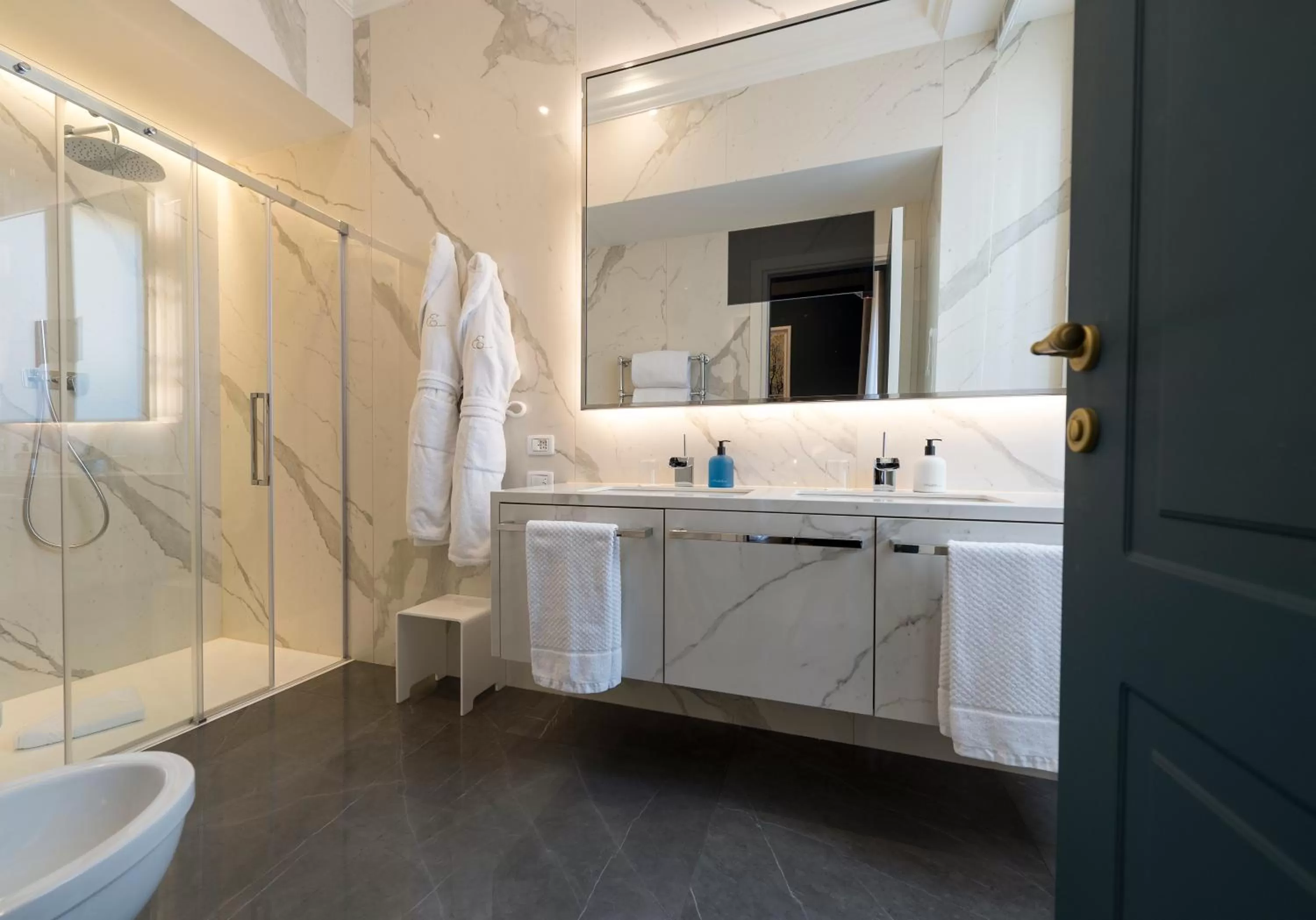 Shower in Elizabeth Unique Hotel | a Member of Design Hotels™