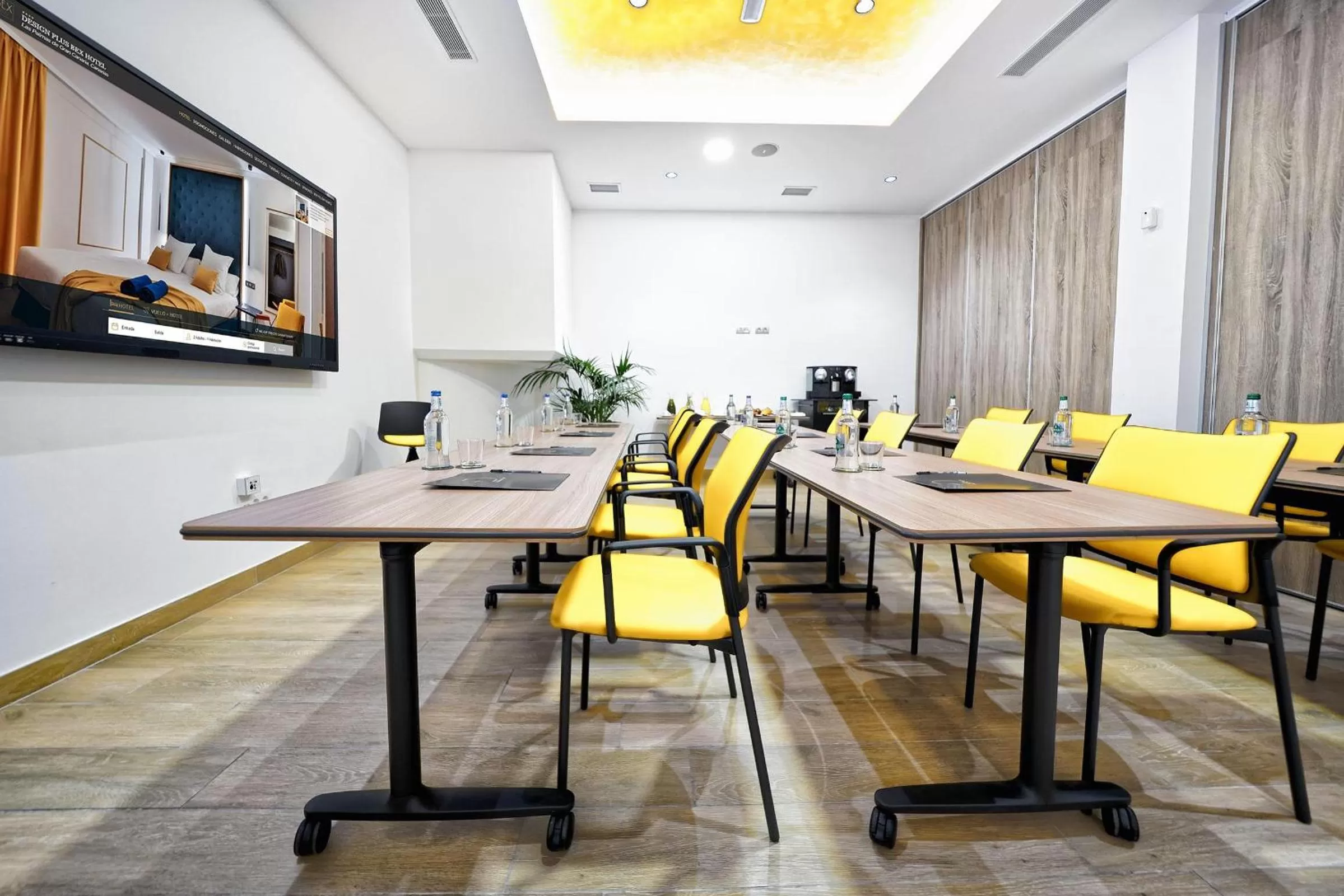 Meeting/conference room in Design Plus Bex Hotel