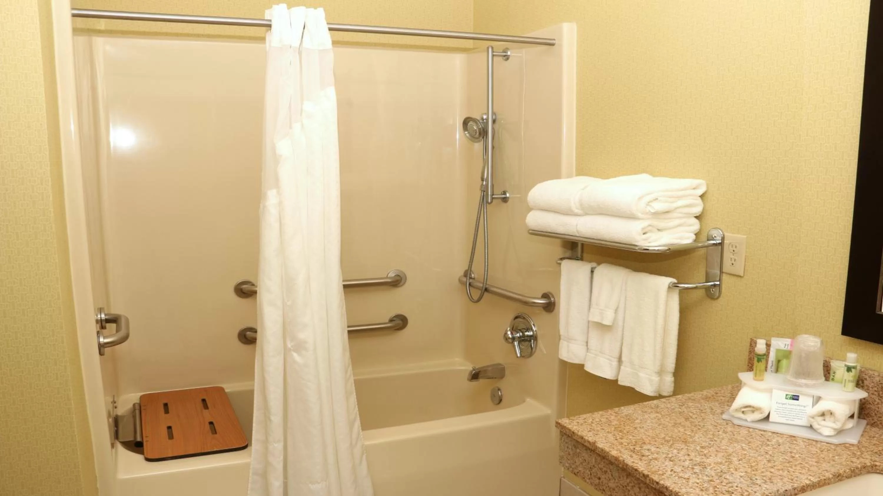 Double Room with Mobility Accessible Tub - Non-Smoking in Holiday Inn Express Hotel & Suites Saginaw, an IHG Hotel