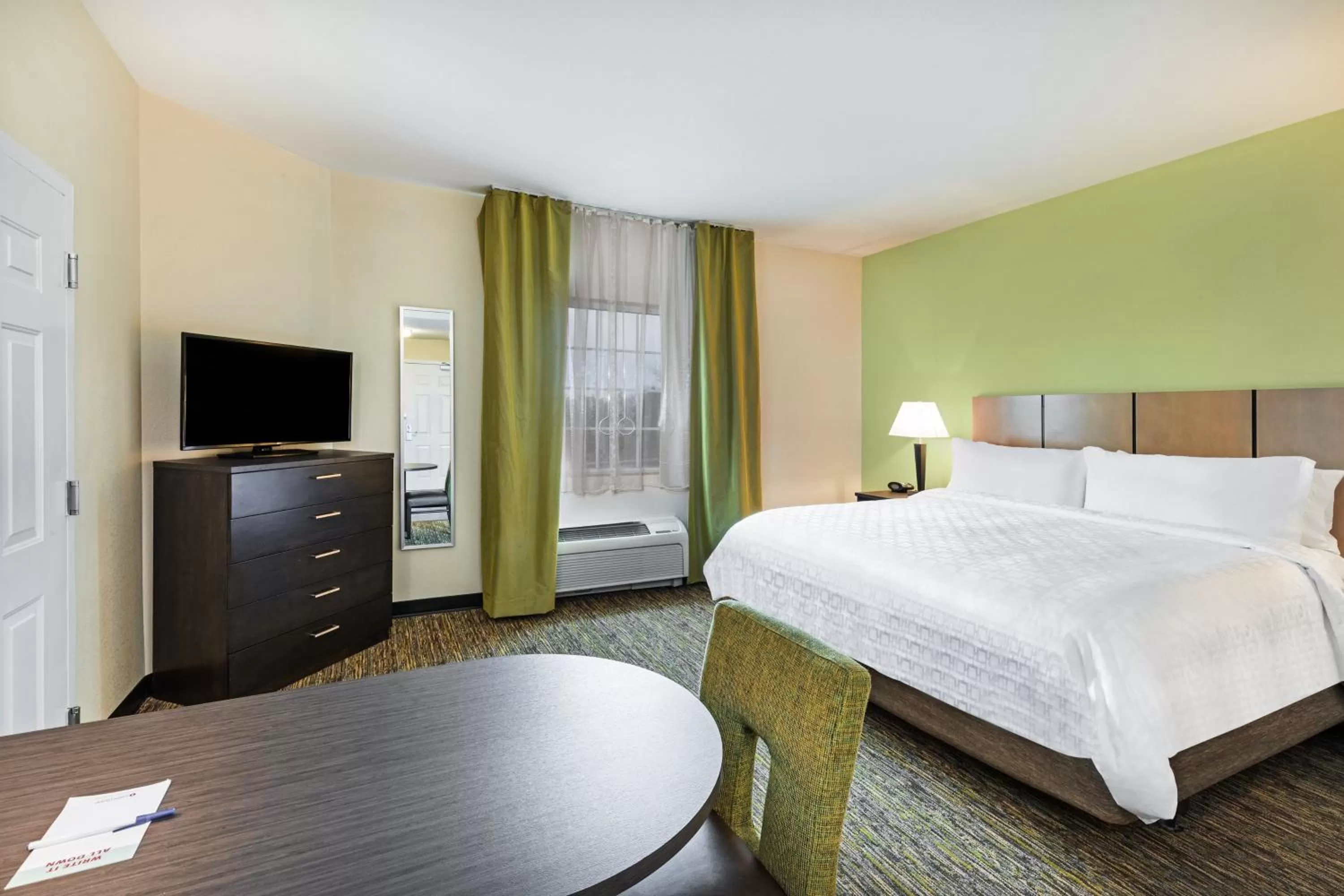 Photo of the whole room, Bed in Candlewood Suites Hattiesburg by IHG