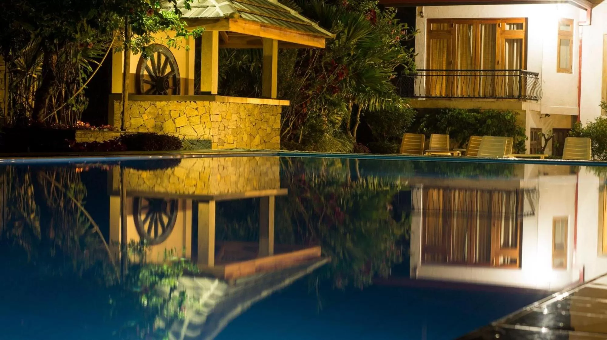 Swimming pool in Elegant Hotel