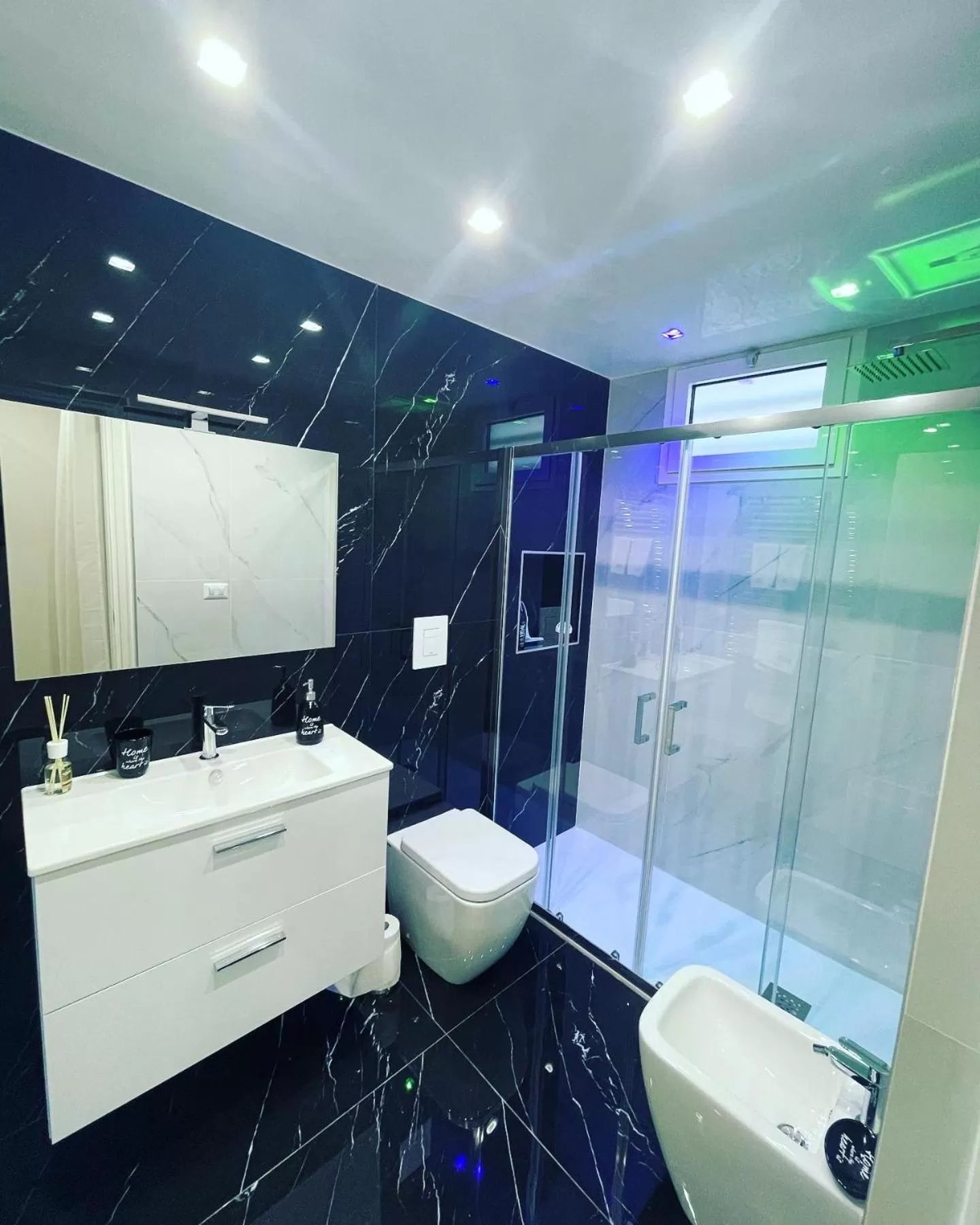 Bathroom in Due Cuori Suite con vasca idromassaggi