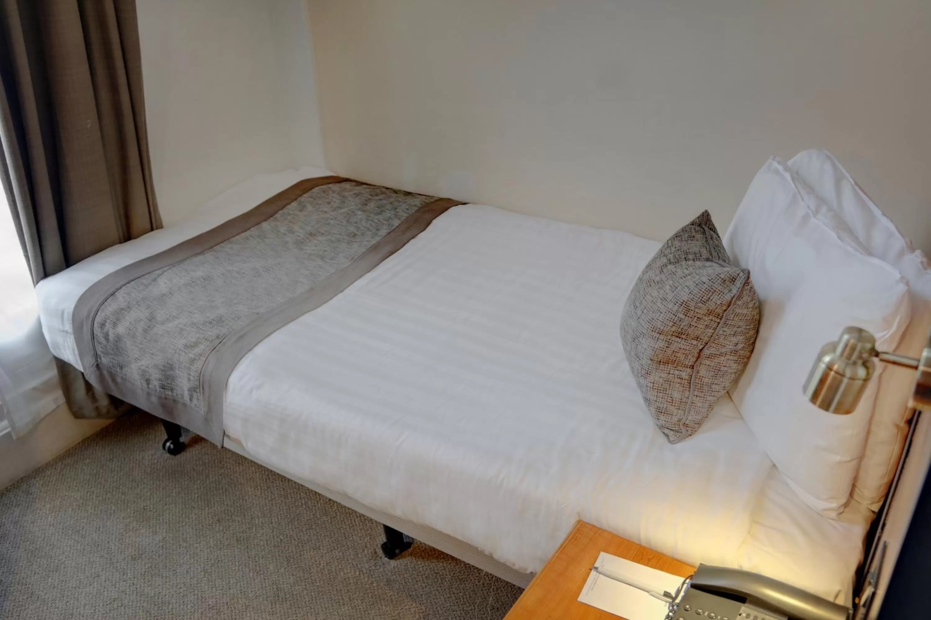 Bed in Best Western Corona Hotel