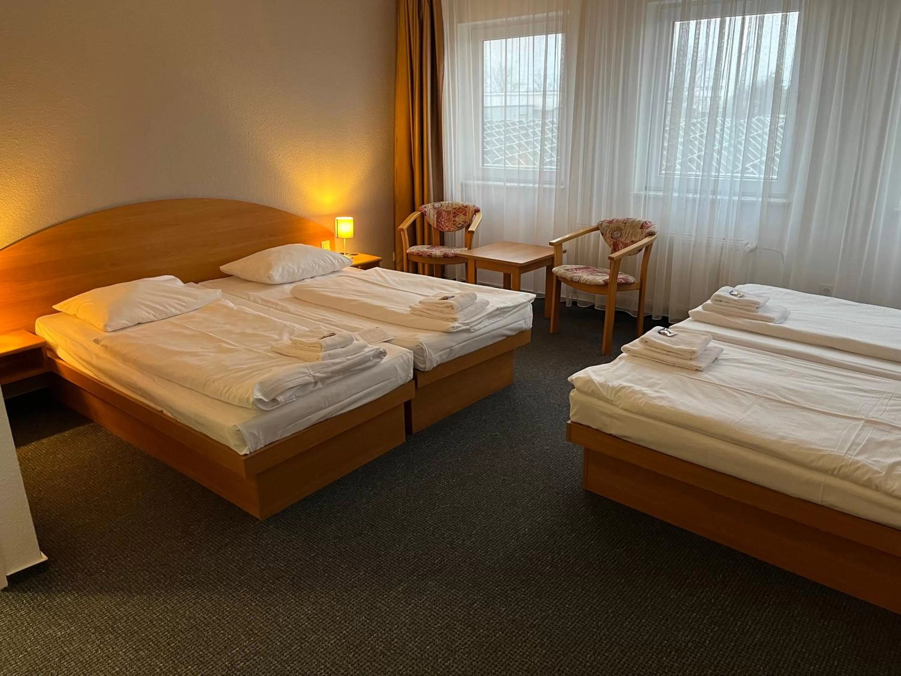 Photo of the whole room, Bed in astral'Inn Leipzig Hotel & Restaurant