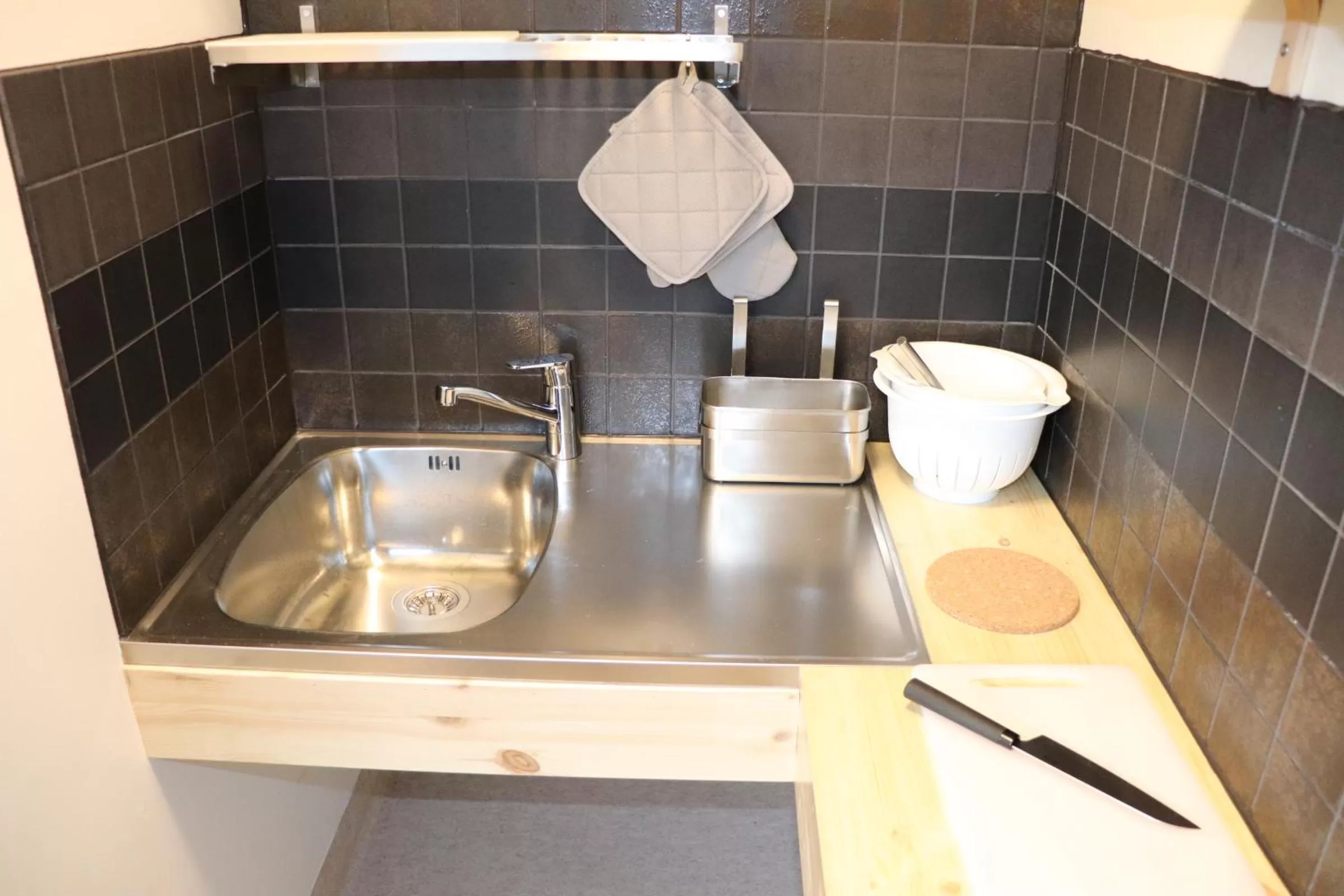 Communal kitchen in Motelli Online Oy