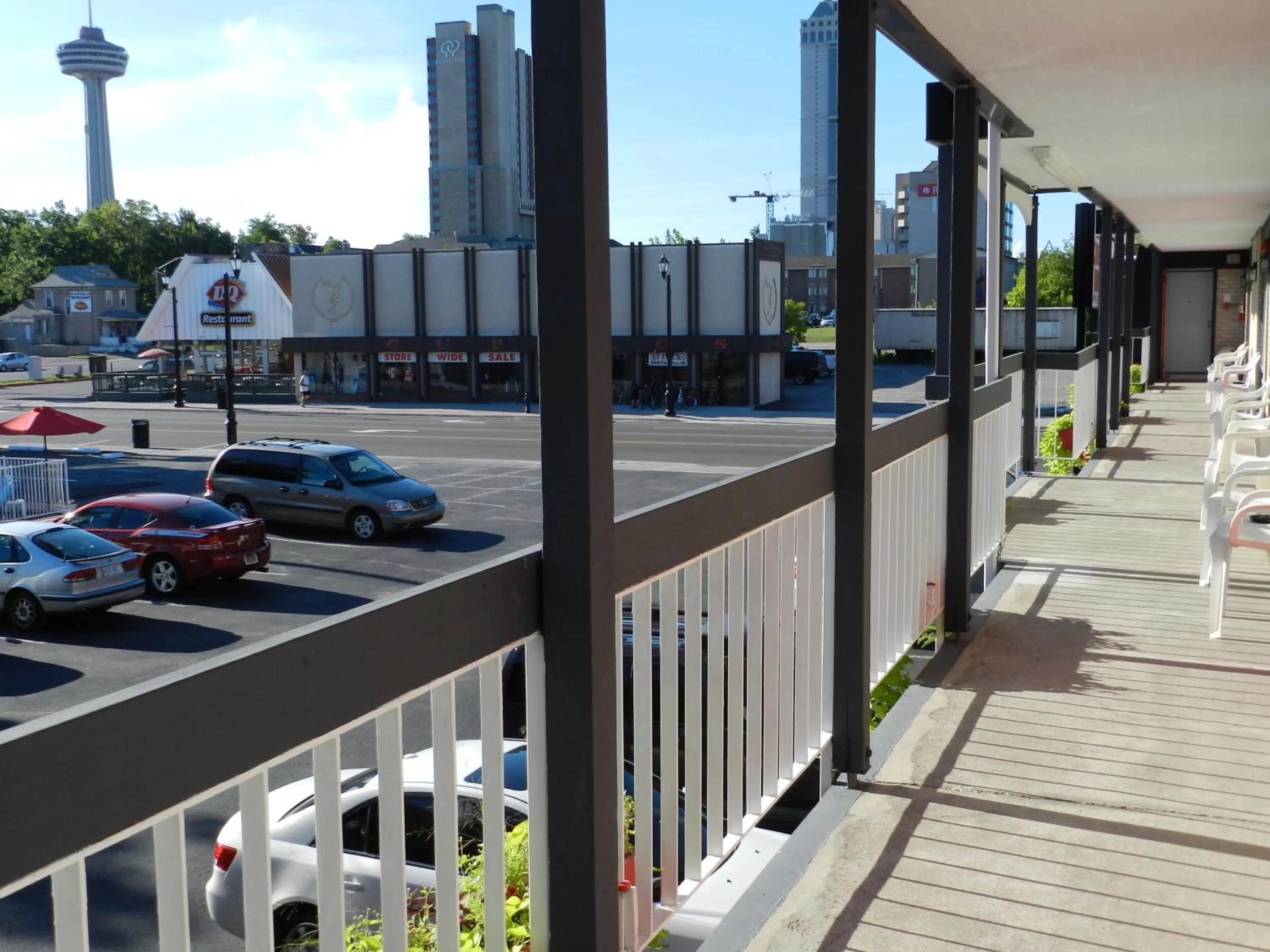 Swimming pool in Kings Inn Near the Falls