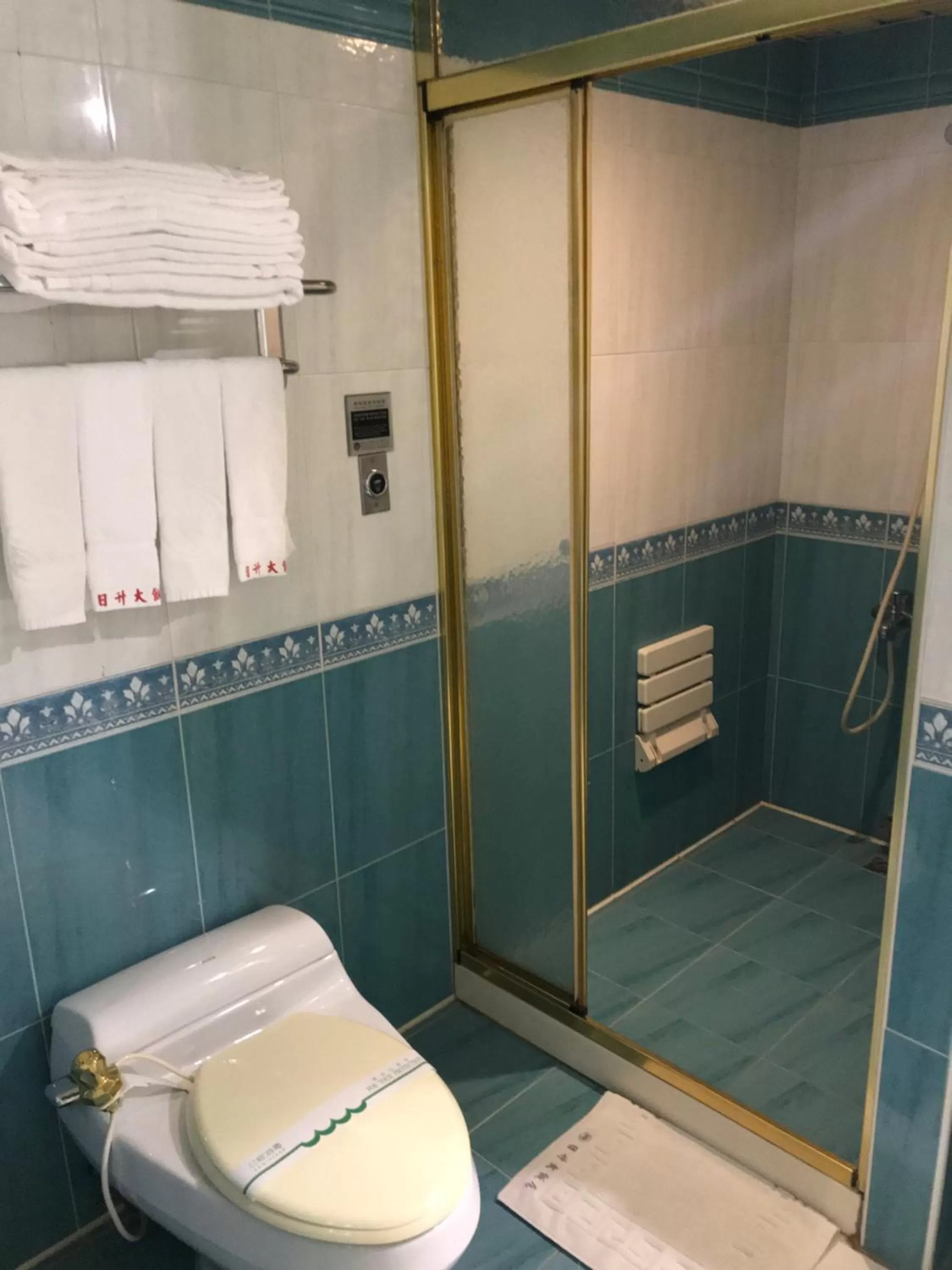 Shower in Sunrise Hotel