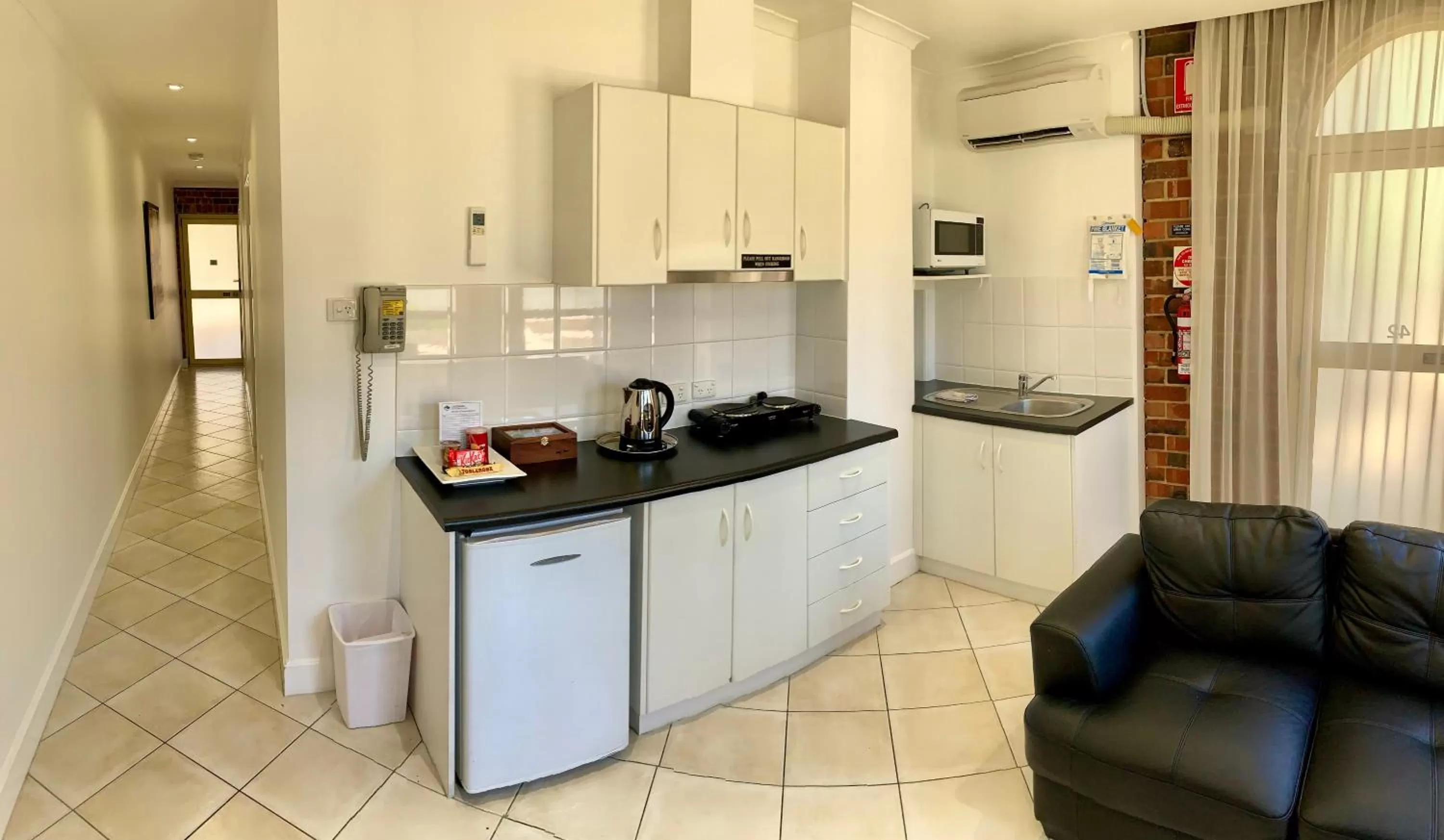 Kitchen or kitchenette in Ensenada Motor Inn and Suites