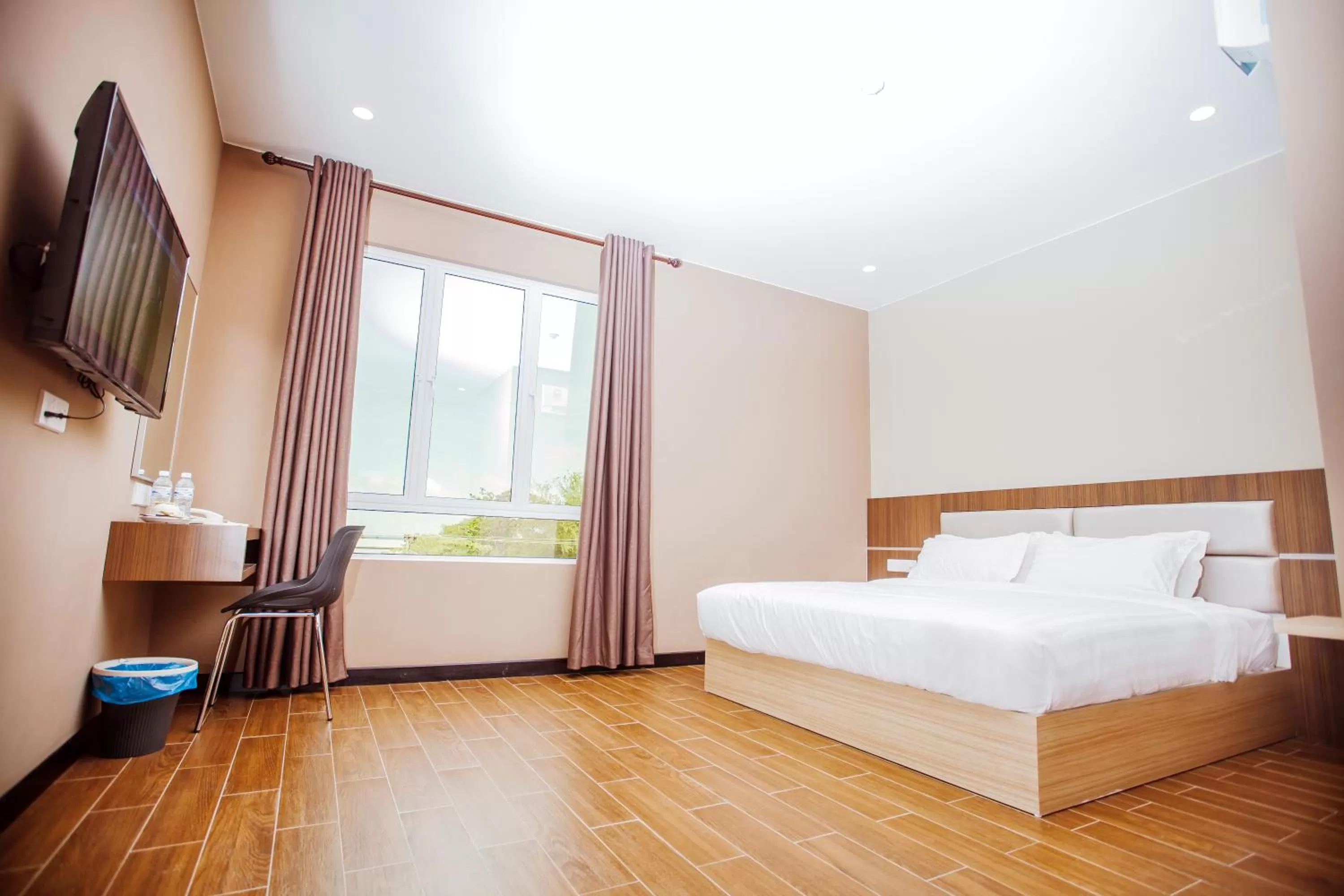 Photo of the whole room in Friendly Hotel