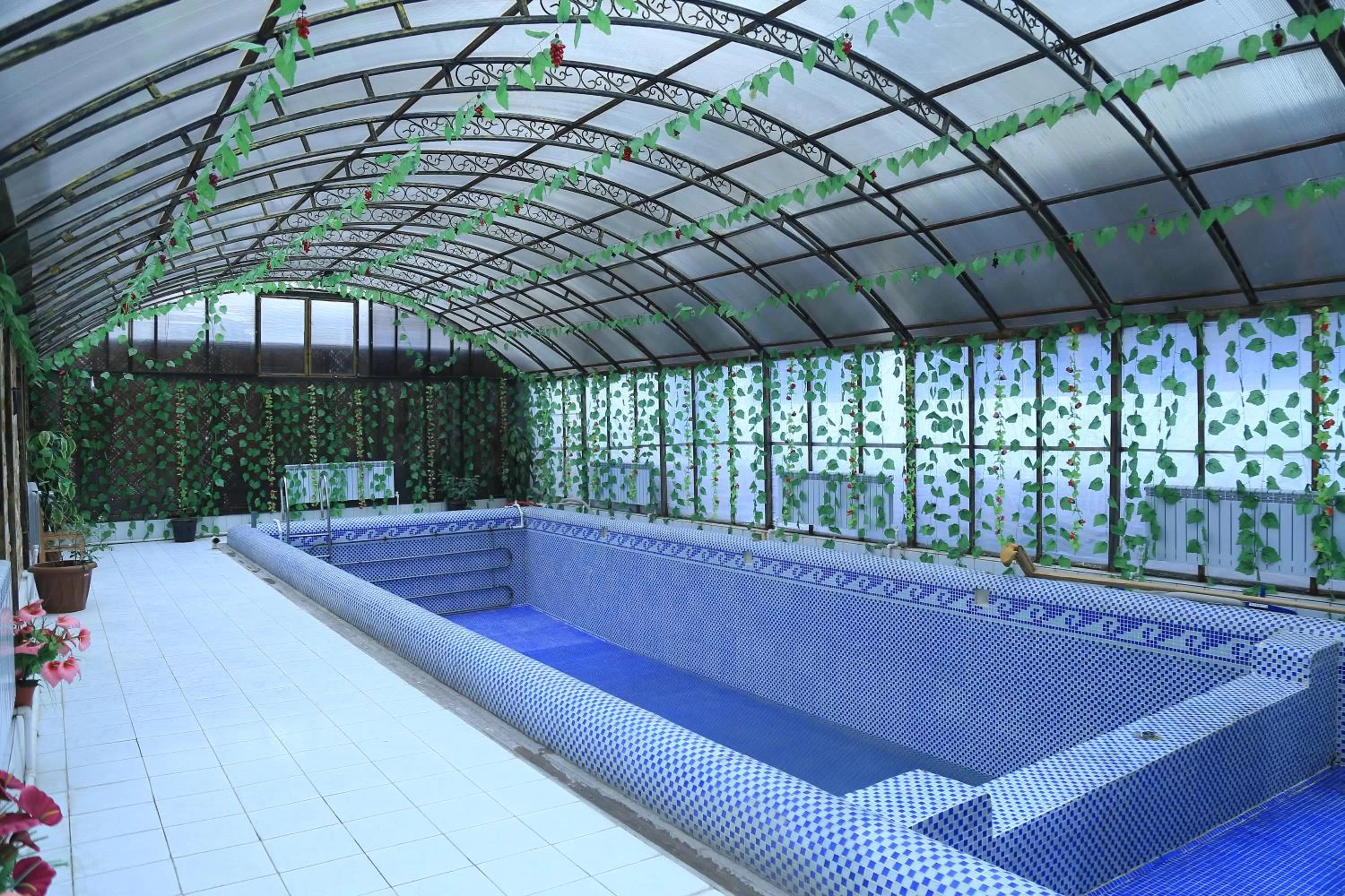 Swimming pool in Nurafshon Boutique