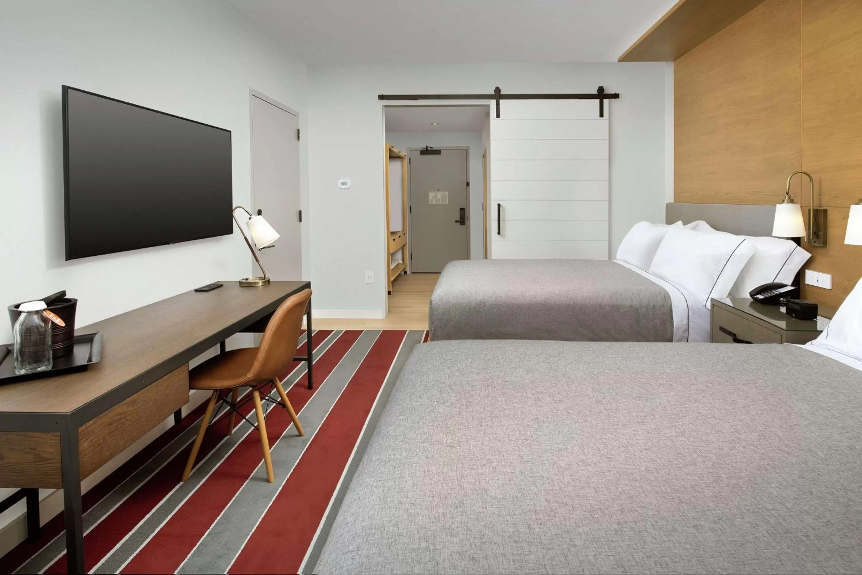 Photo of the whole room, Bed in Canopy By Hilton Ithaca Downtown