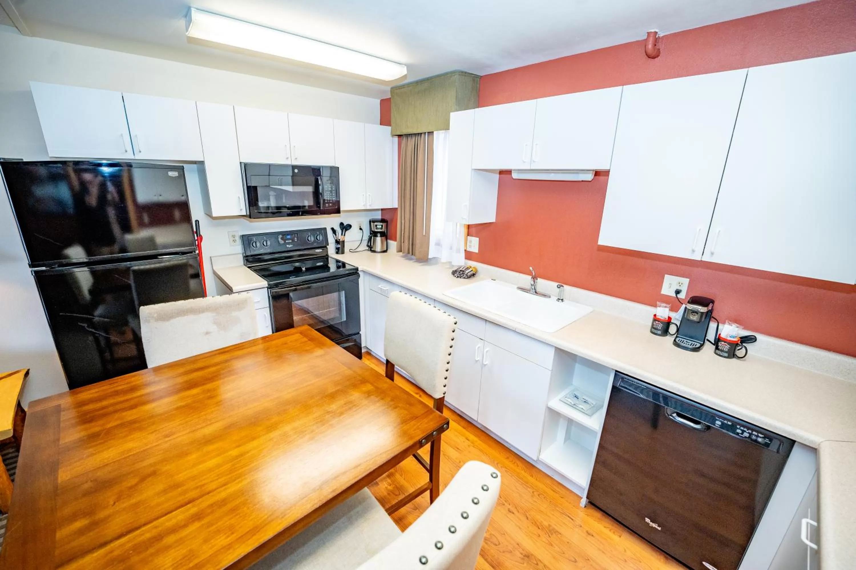 Coffee/tea facilities in Hotel Estes