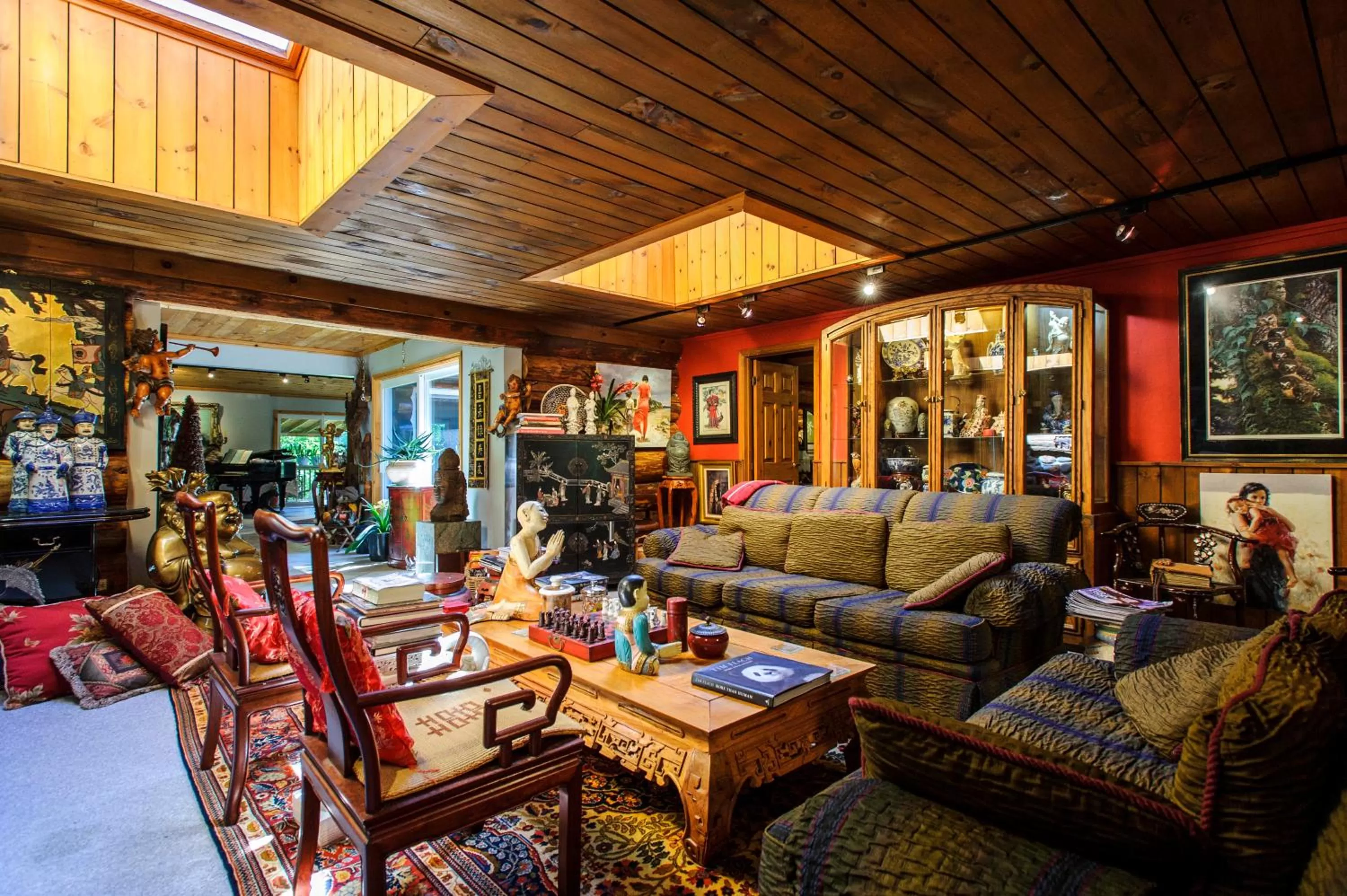 Library in Shambhala Bed and Breakfast